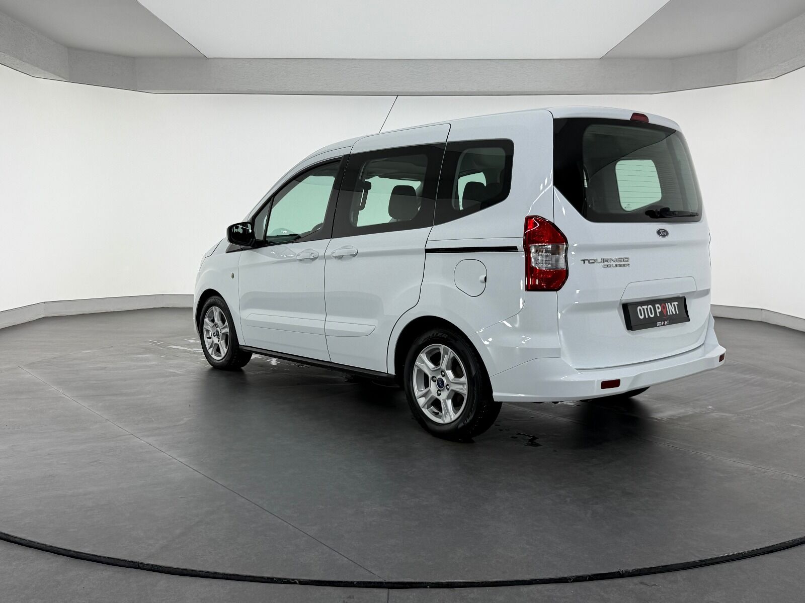 Ford Tourneo Courier 1.5 TDCI Deluxe - 2023 - Detay