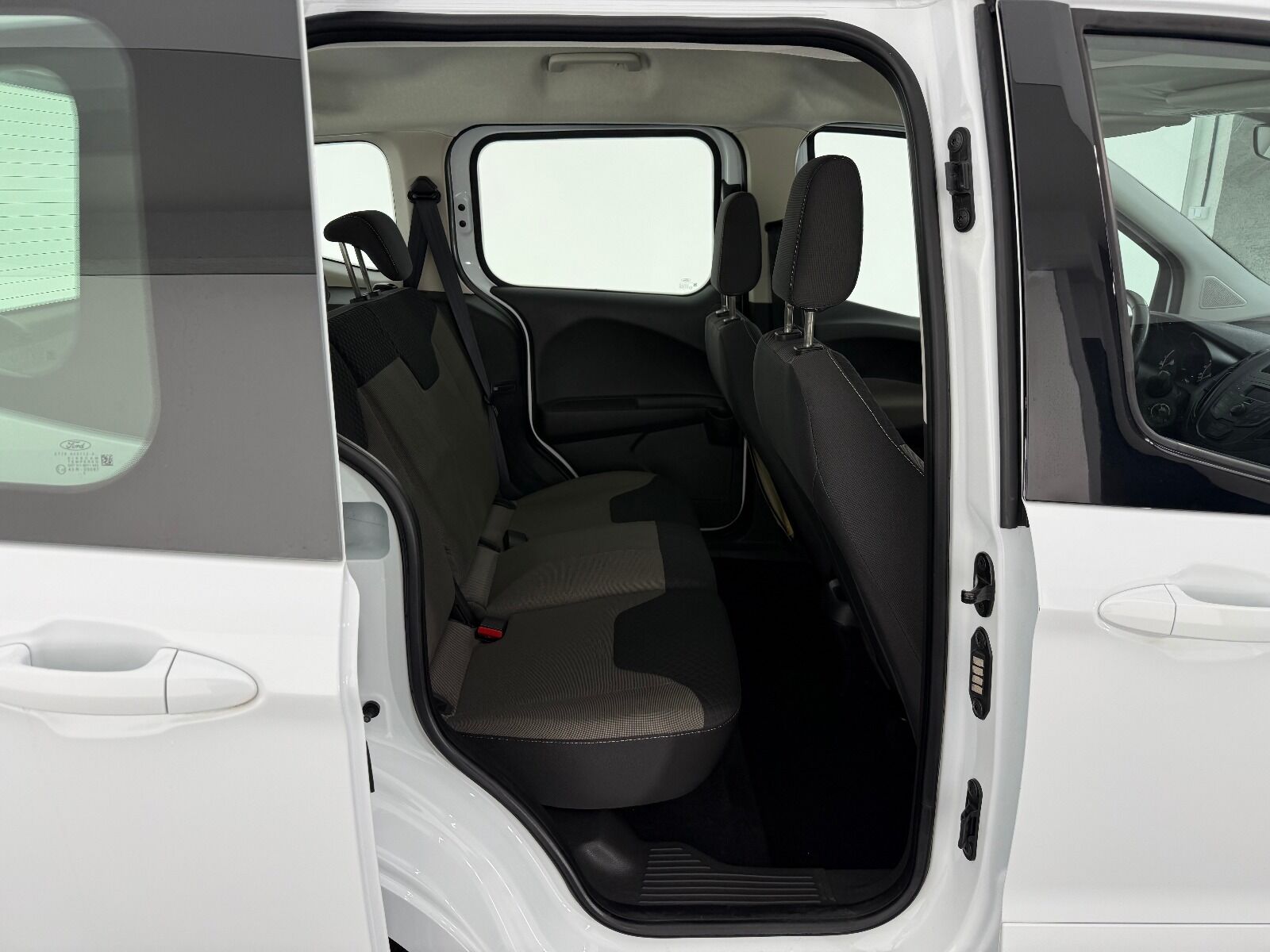 Ford Tourneo Courier 1.5 TDCI Deluxe - 2023 - Detay