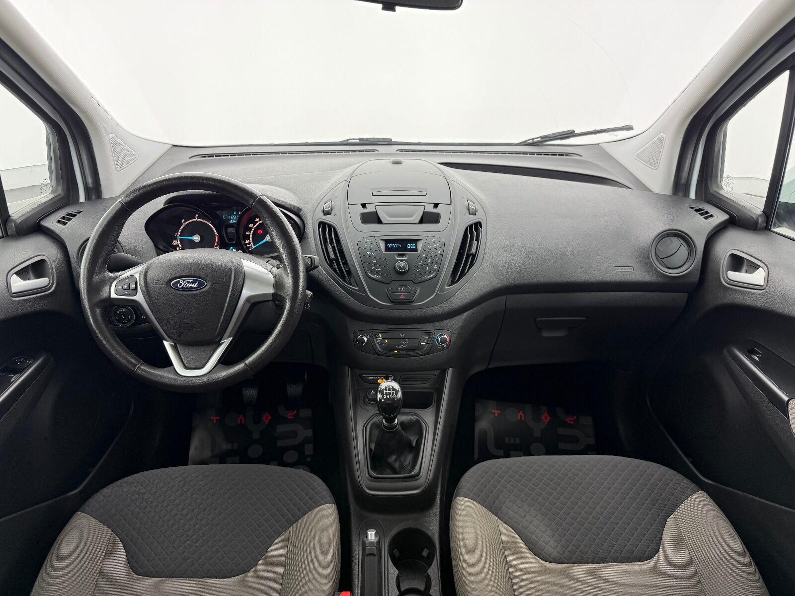 Ford Tourneo Courier 1.5 TDCI Deluxe - 2023 - Detay