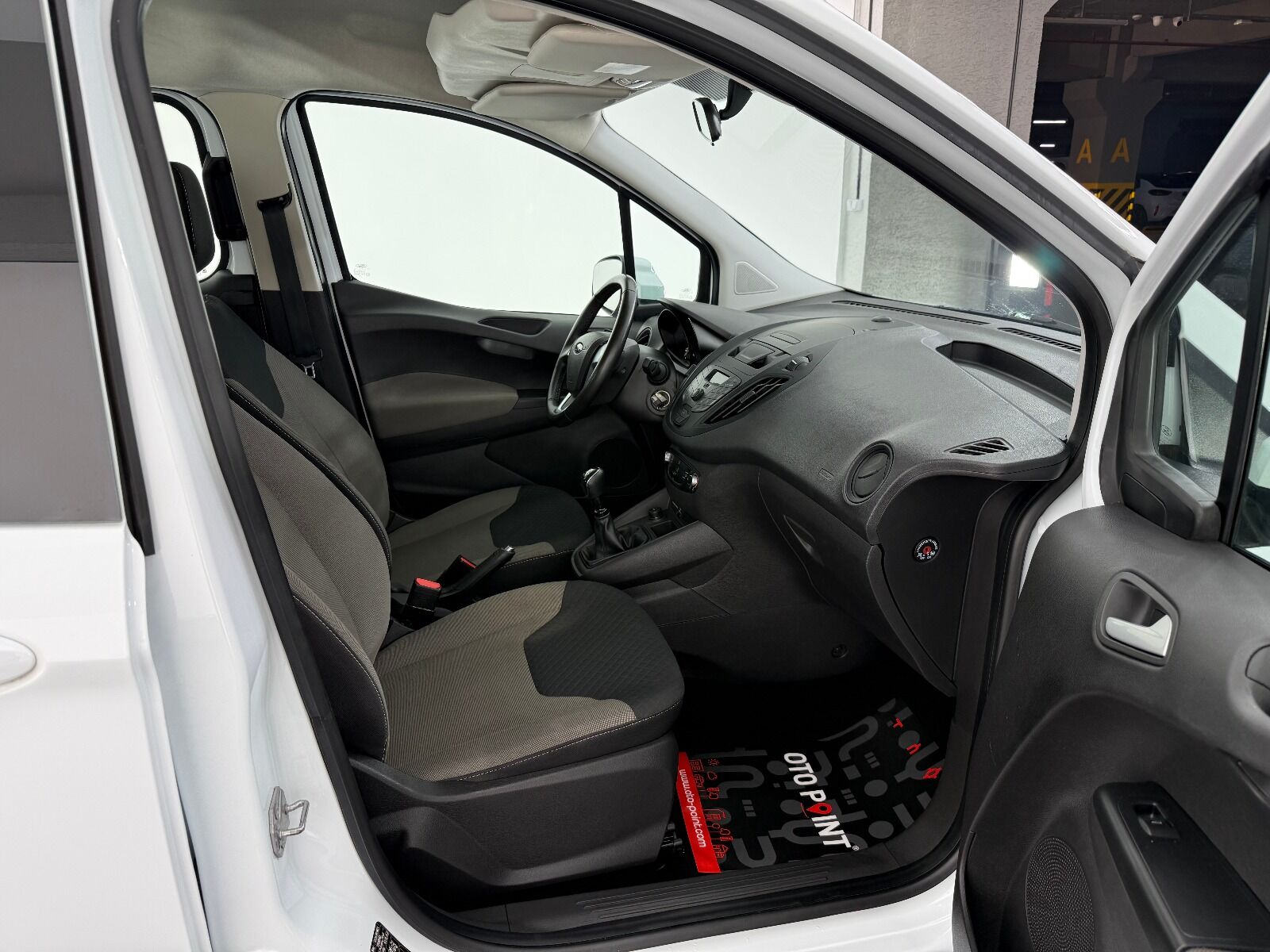 Ford Tourneo Courier 1.5 TDCI Deluxe - 2023 - Detay