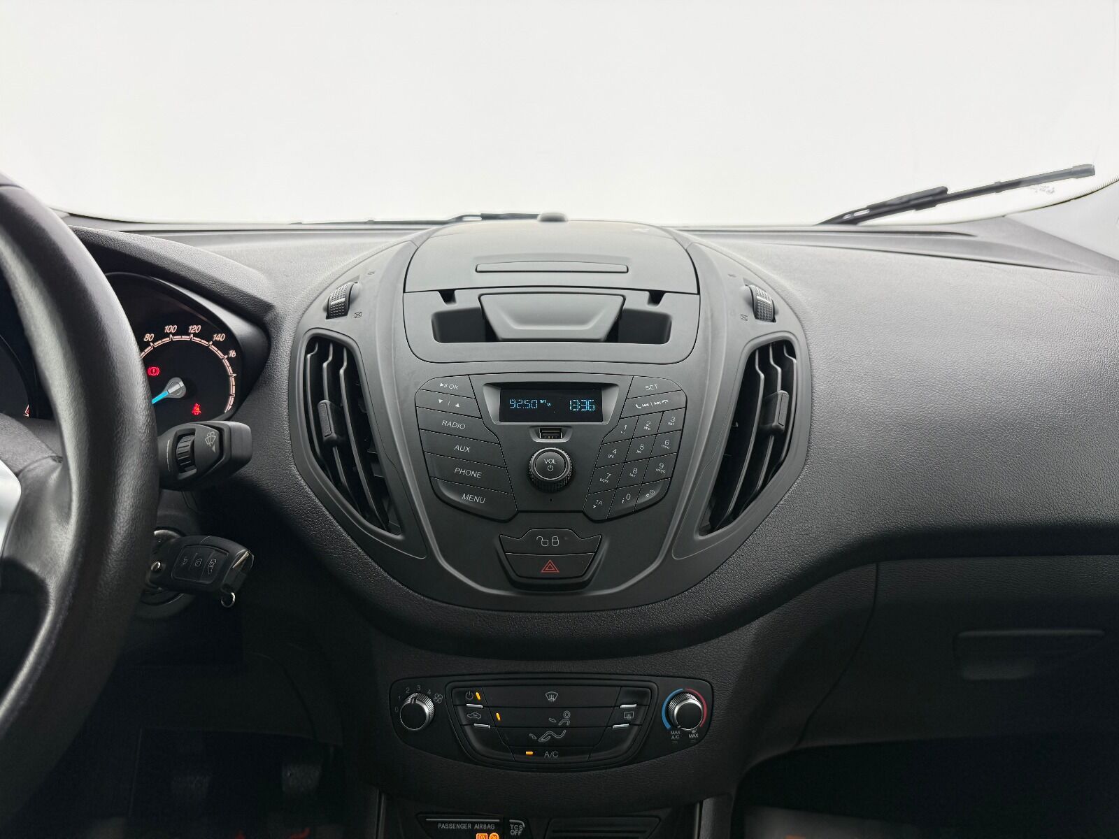 Ford Tourneo Courier 1.5 TDCI Deluxe - 2023 - Detay
