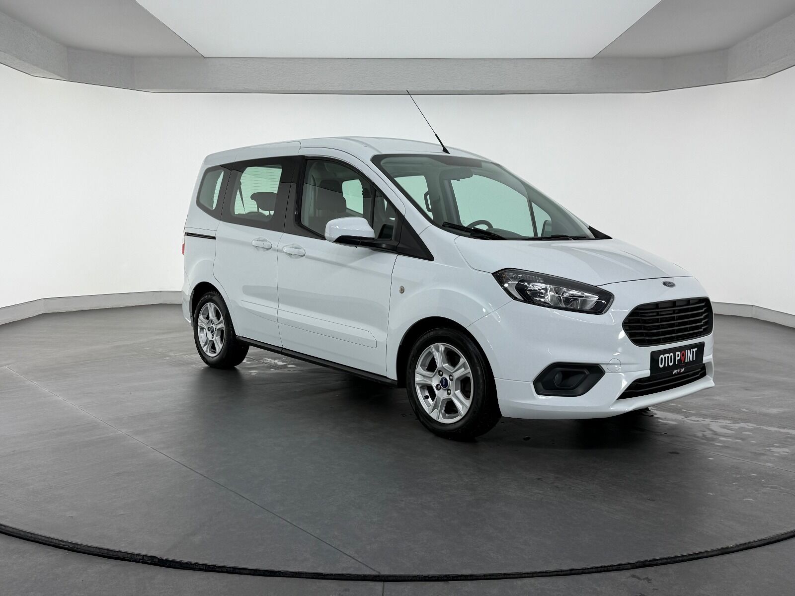 Ford Tourneo Courier 1.5 TDCI Deluxe - 2023 - Detay