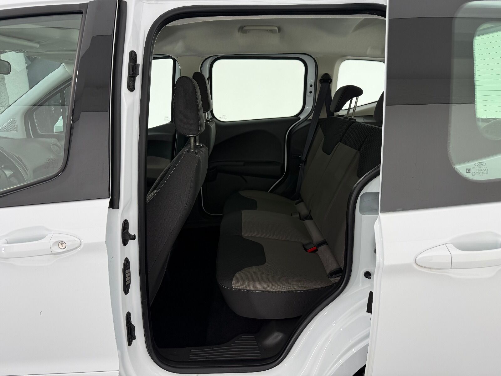 Ford Tourneo Courier 1.5 TDCI Deluxe - 2023 - Detay