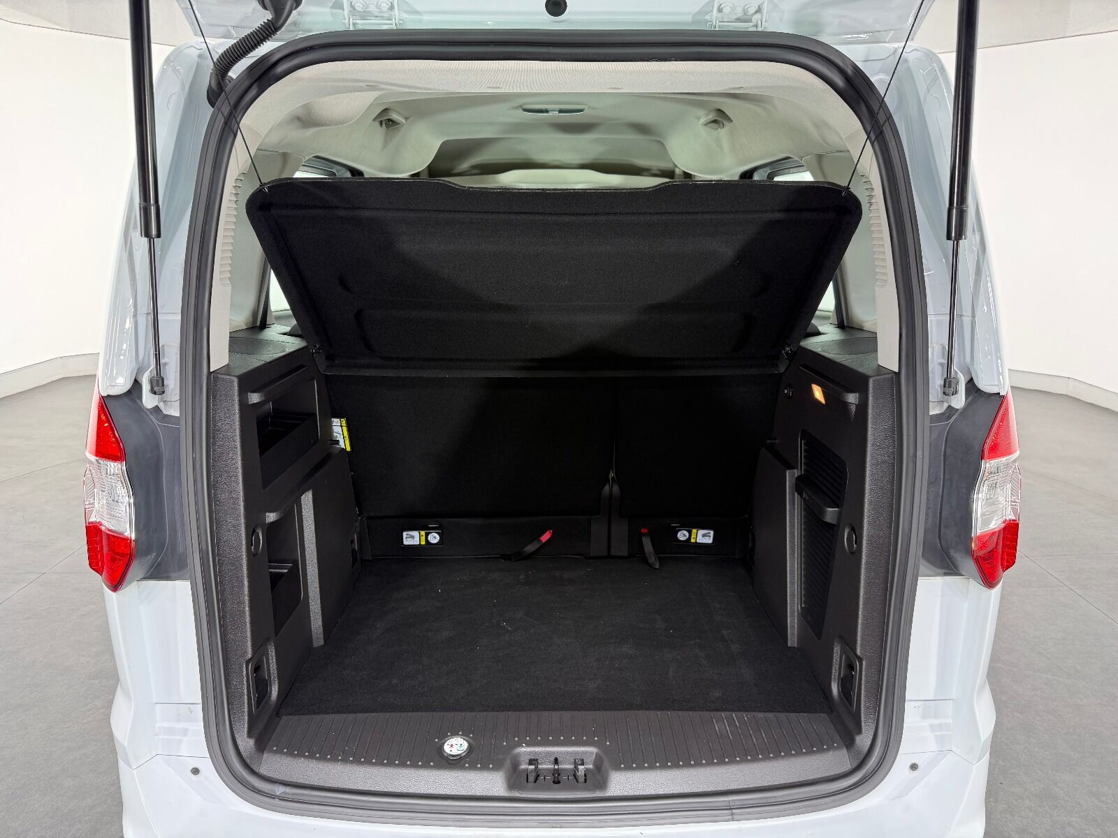 Ford Tourneo Courier 1.5 TDCI Deluxe - 2023 - Detay