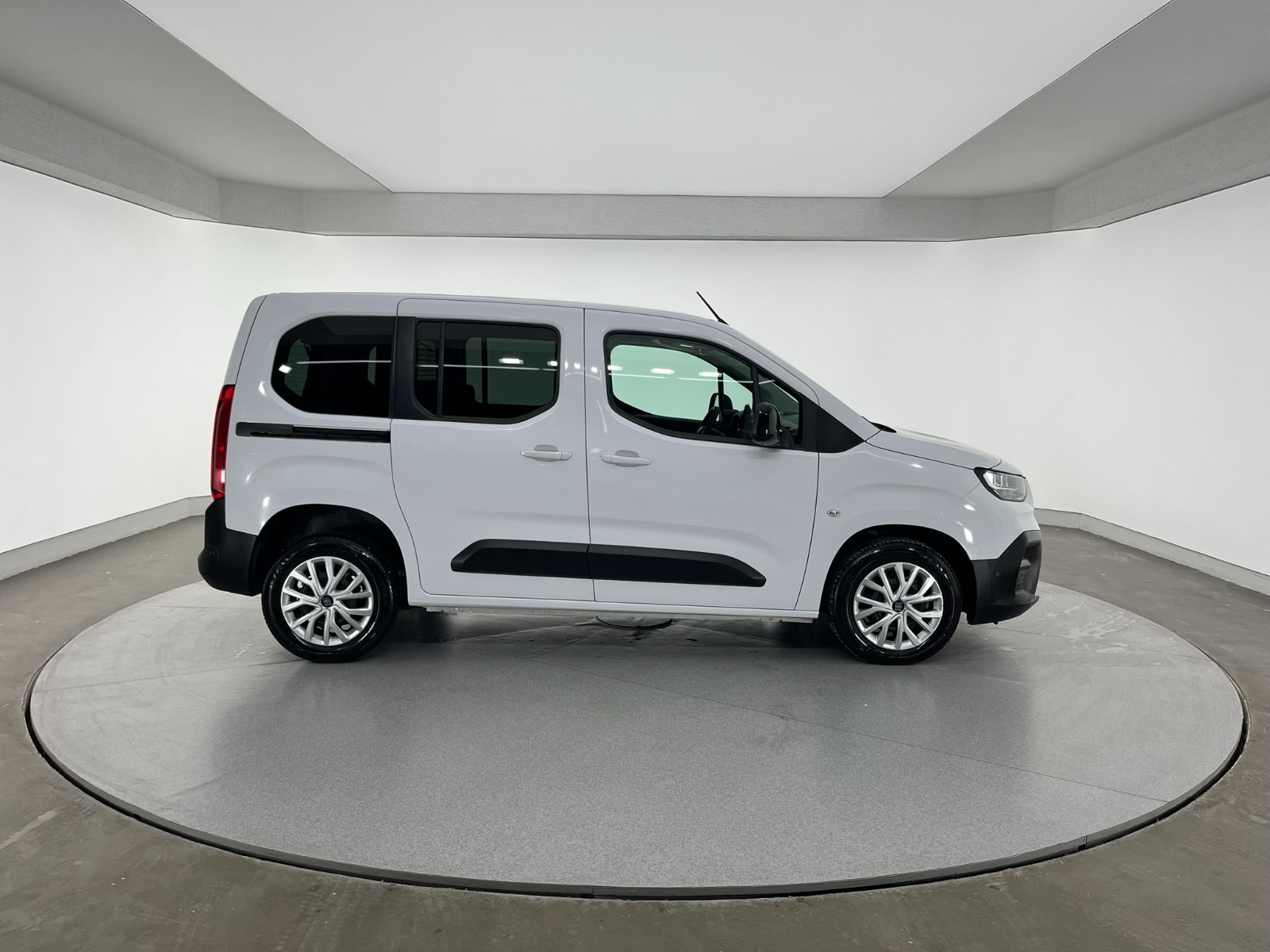 Fiat Doblo Combi 1.5 BlueHDI Easy - 2024 - Detay