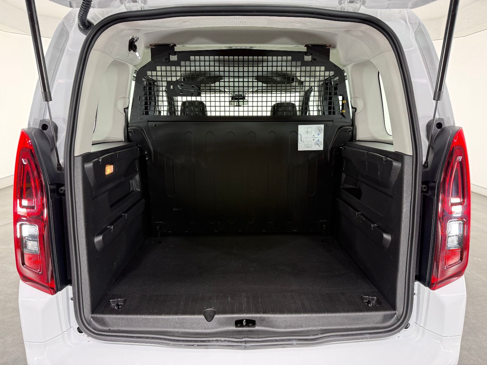 Opel Combo 1.5 D Essential - 2026 - Detay