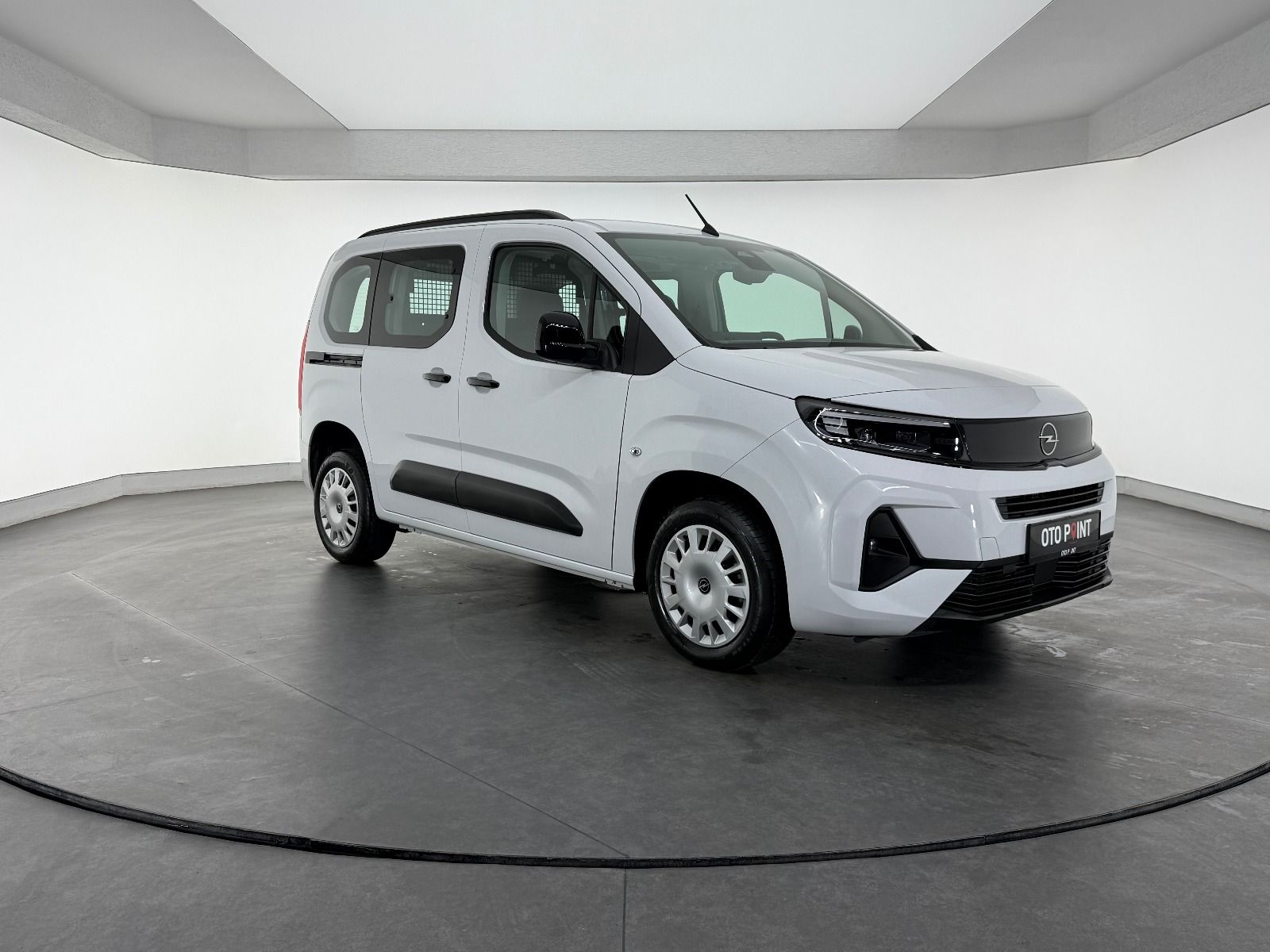 Opel Combo 1.5 D Essential - 2026 - Detay