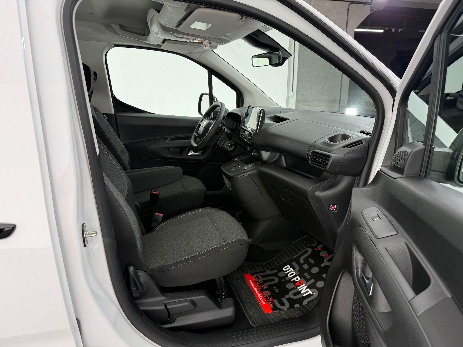 Opel Combo 1.5 D Essential - 2026 - Detay