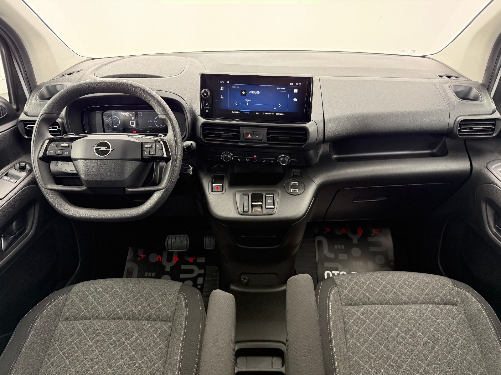 Opel Combo 1.5 D Essential - 2026 - Detay