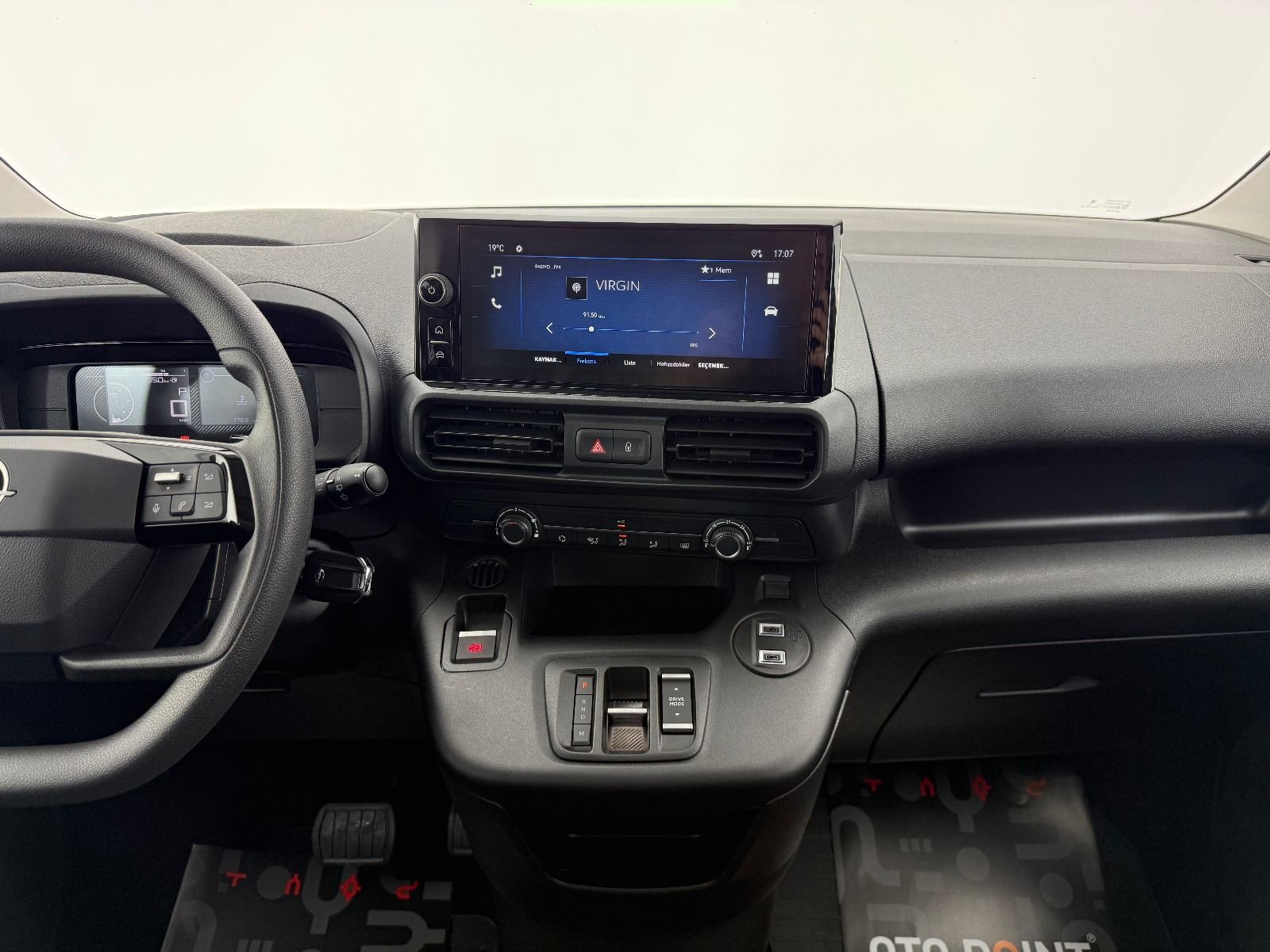 Opel Combo 1.5 D Essential - 2026 - Detay