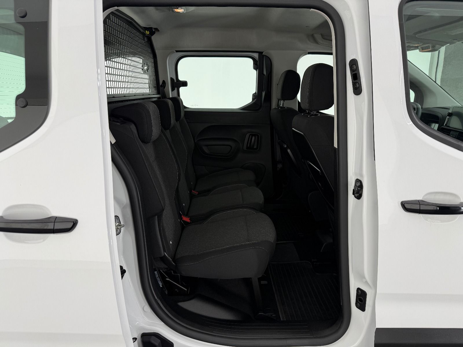 Opel Combo 1.5 D Essential - 2026 - Detay