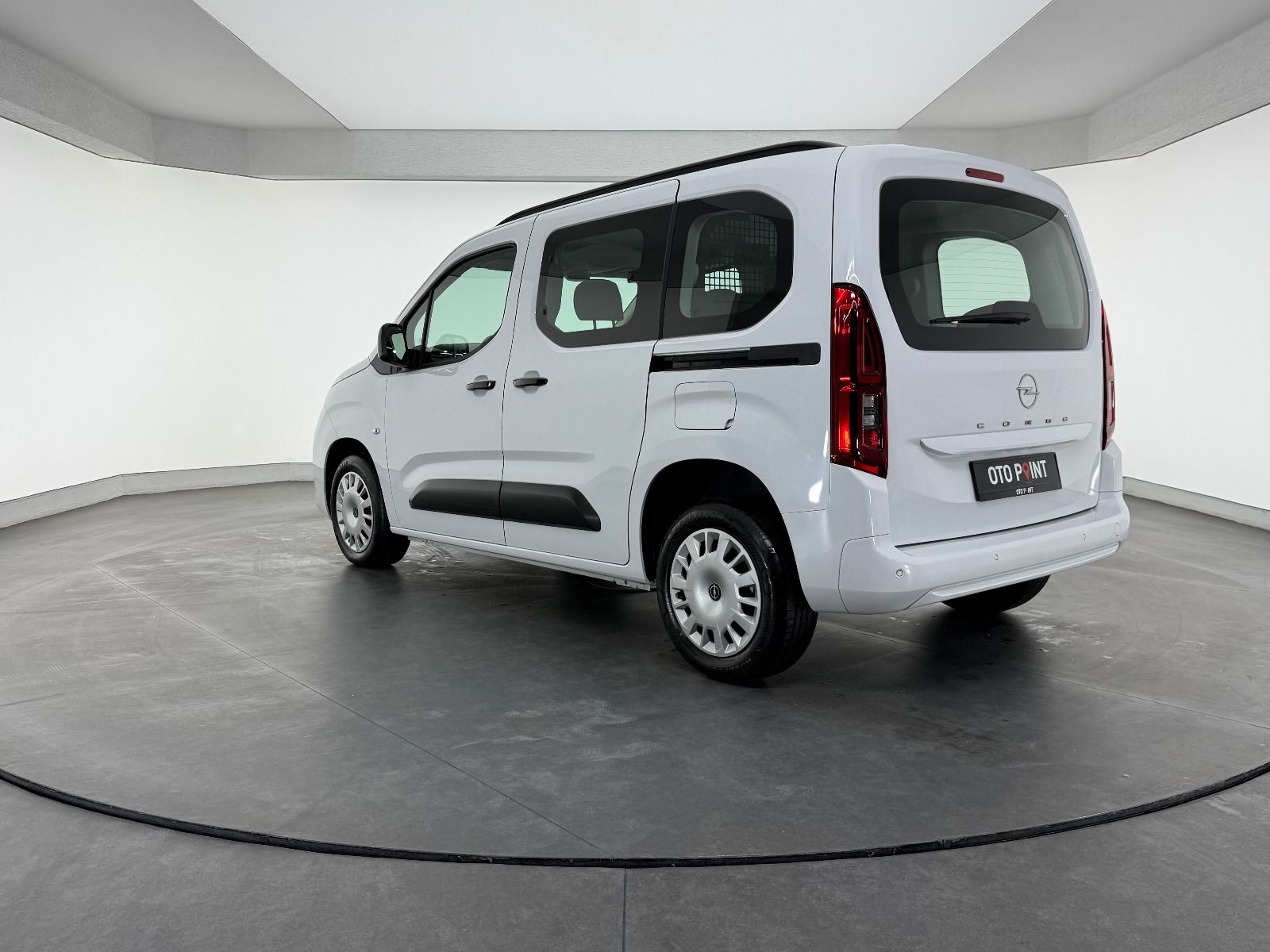 Opel Combo 1.5 D Essential - 2026 - Detay