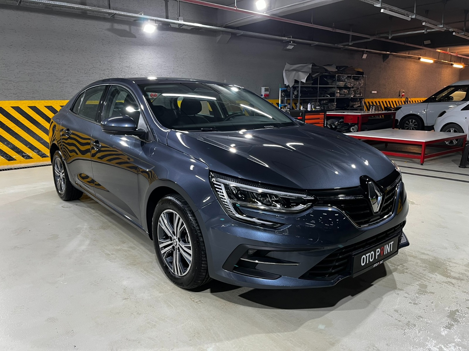 Renault Megane Sedan 1.3 TCe Touch EDC - 2024