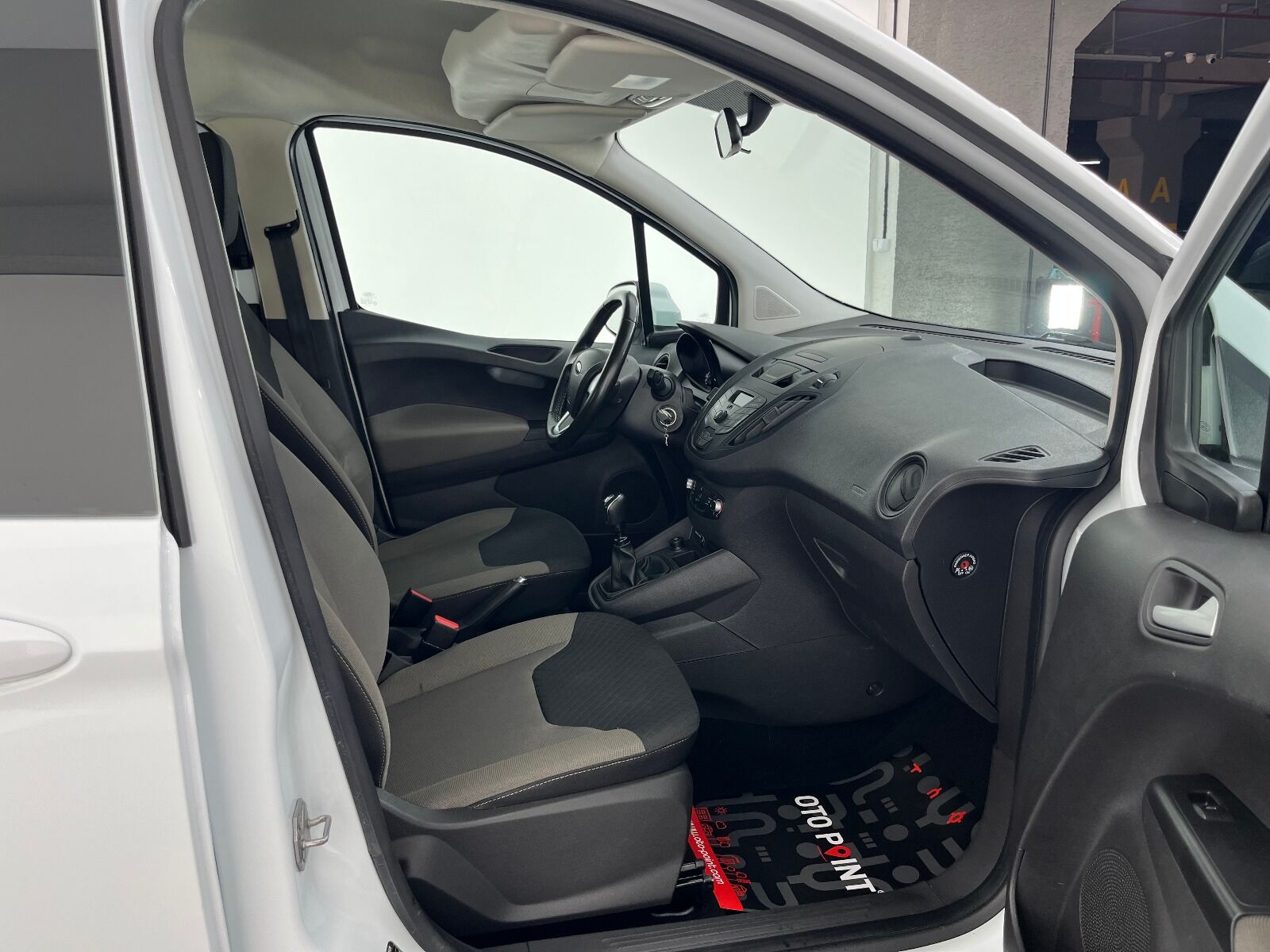 Ford Tourneo Courier 1.5 TDCI Deluxe - 2023 - Detay
