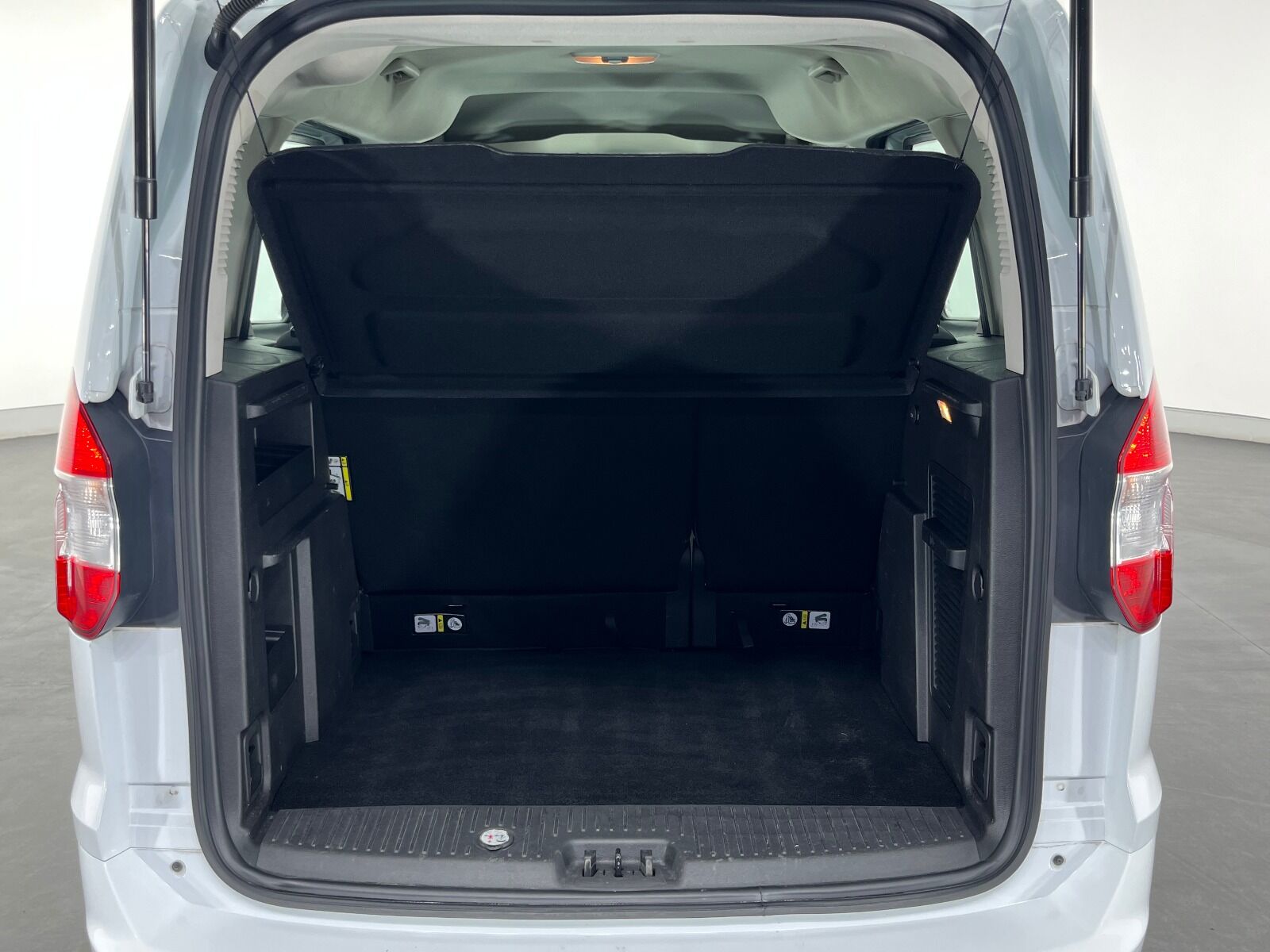 Ford Tourneo Courier 1.5 TDCI Deluxe - 2023 - Detay