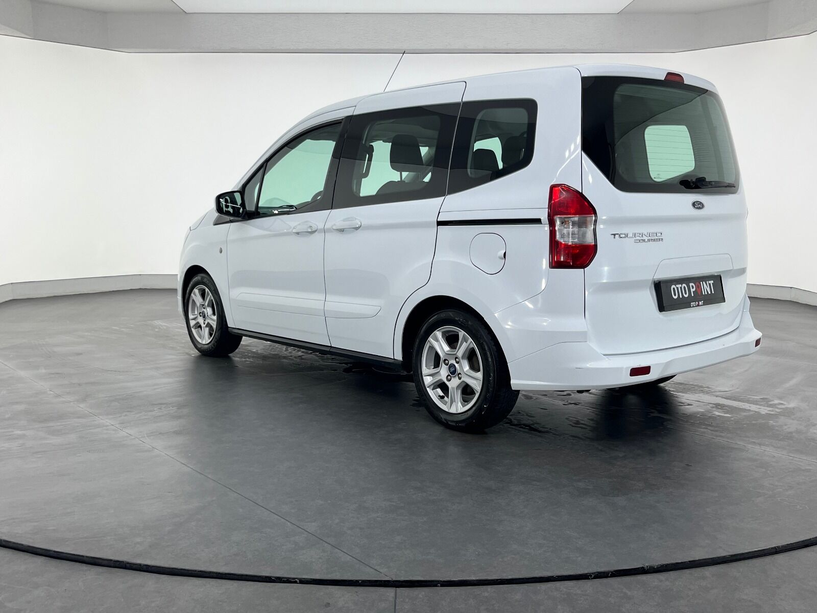 Ford Tourneo Courier 1.5 TDCI Deluxe - 2023 - Detay