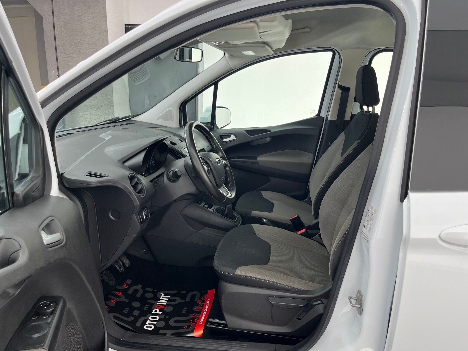 Ford Tourneo Courier 1.5 TDCI Deluxe - 2023 - Detay