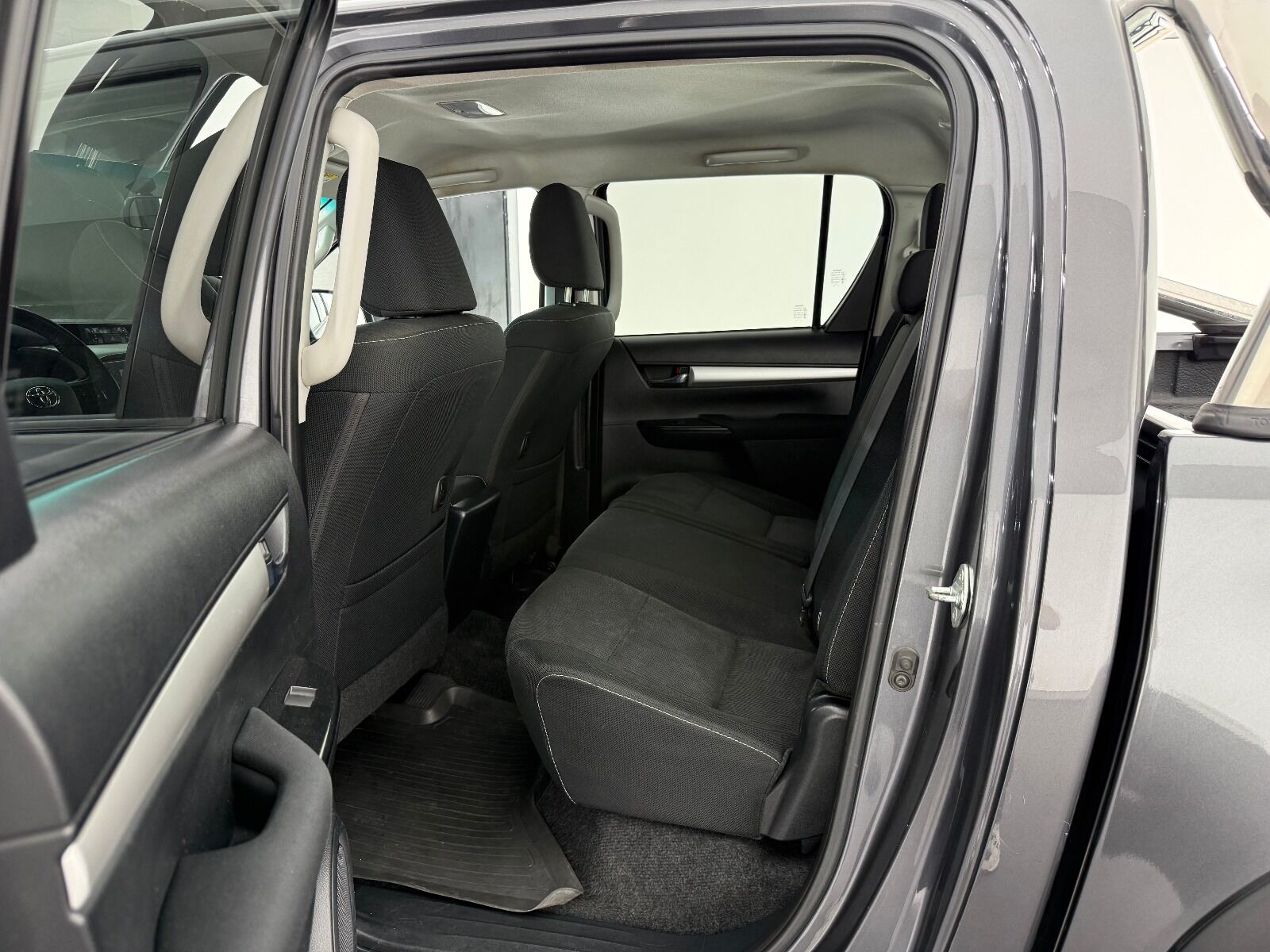 Toyota Hilux Hi-Lux 2.4 D-4D 4x2 Adventure Otomatik - 2022 - Detay