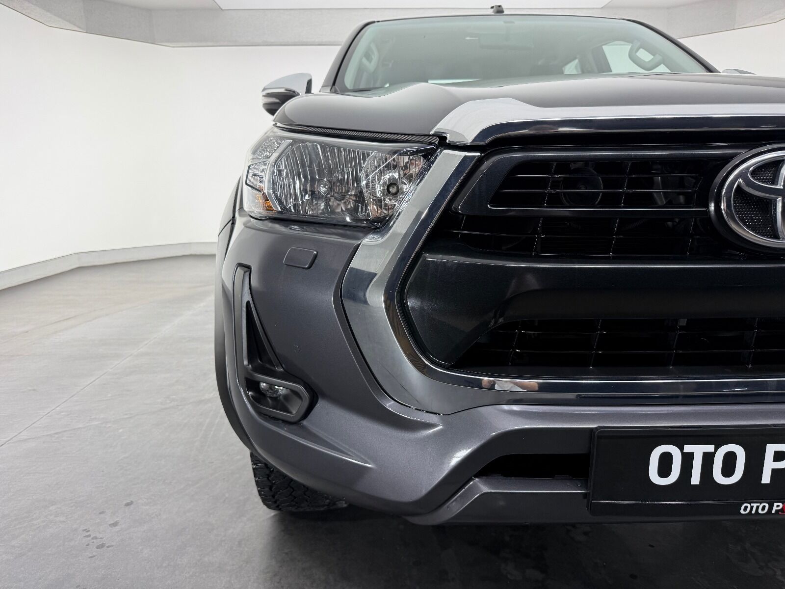 Toyota Hilux Hi-Lux 2.4 D-4D 4x2 Adventure Otomatik - 2022 - Detay