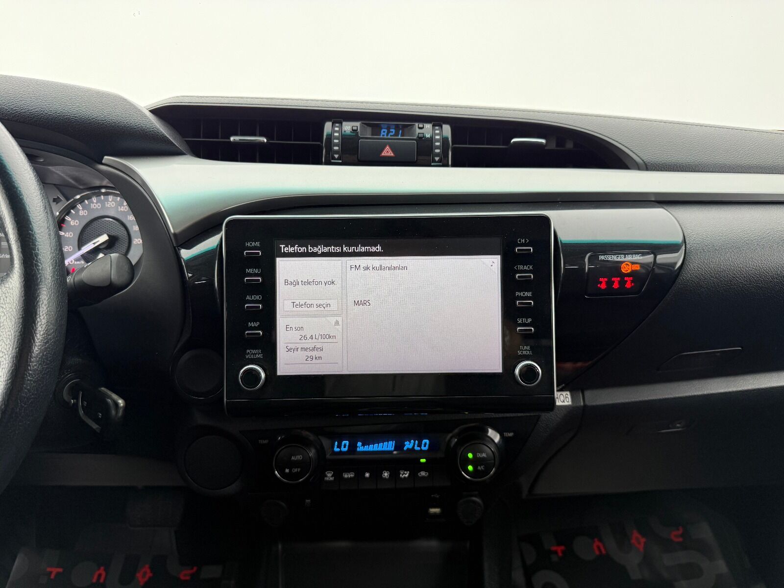 Toyota Hilux Hi-Lux 2.4 D-4D 4x2 Adventure Otomatik - 2022 - Detay