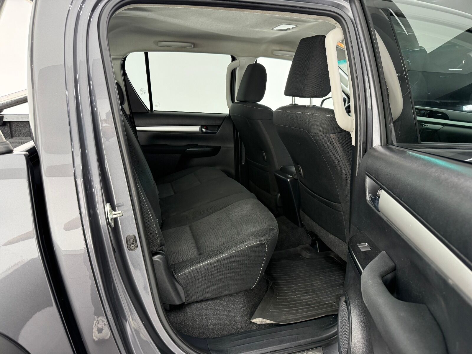 Toyota Hilux Hi-Lux 2.4 D-4D 4x2 Adventure Otomatik - 2022 - Detay