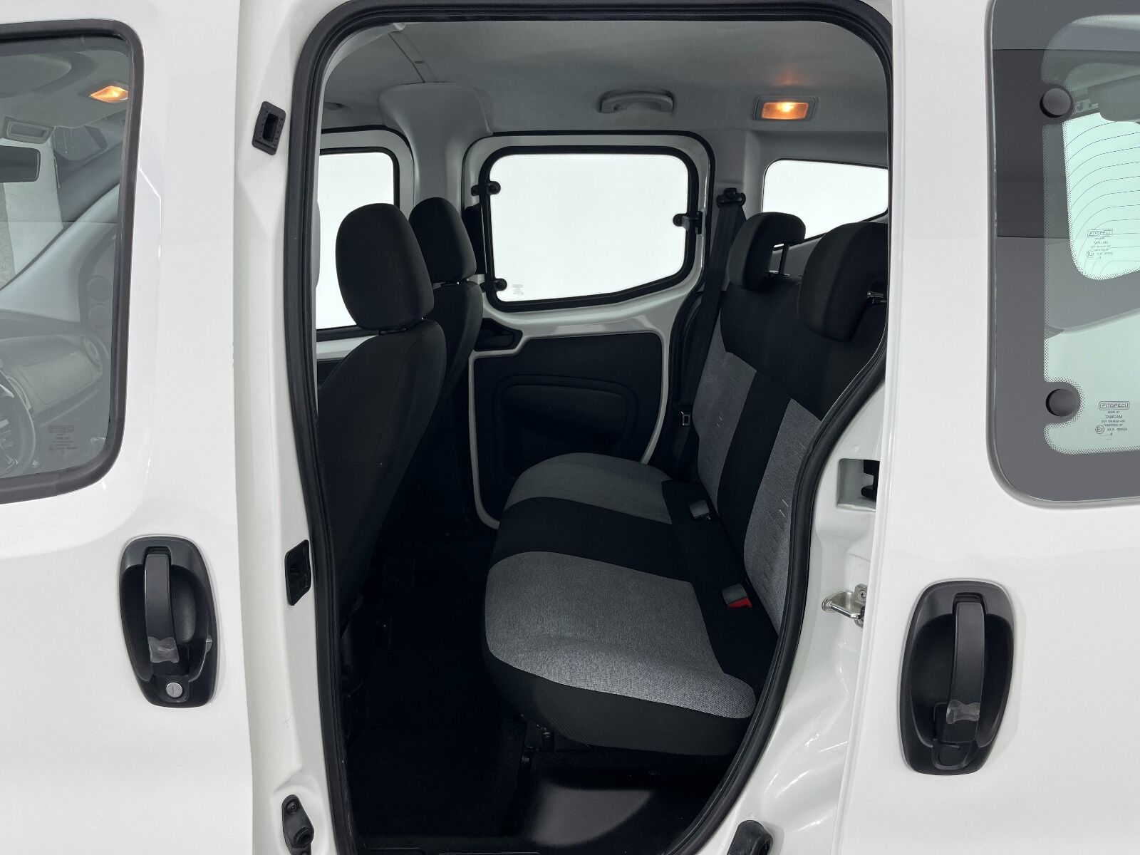 Fiat Fiorino Combi 1.3 MultiJet Safeline - 2024 - Detay