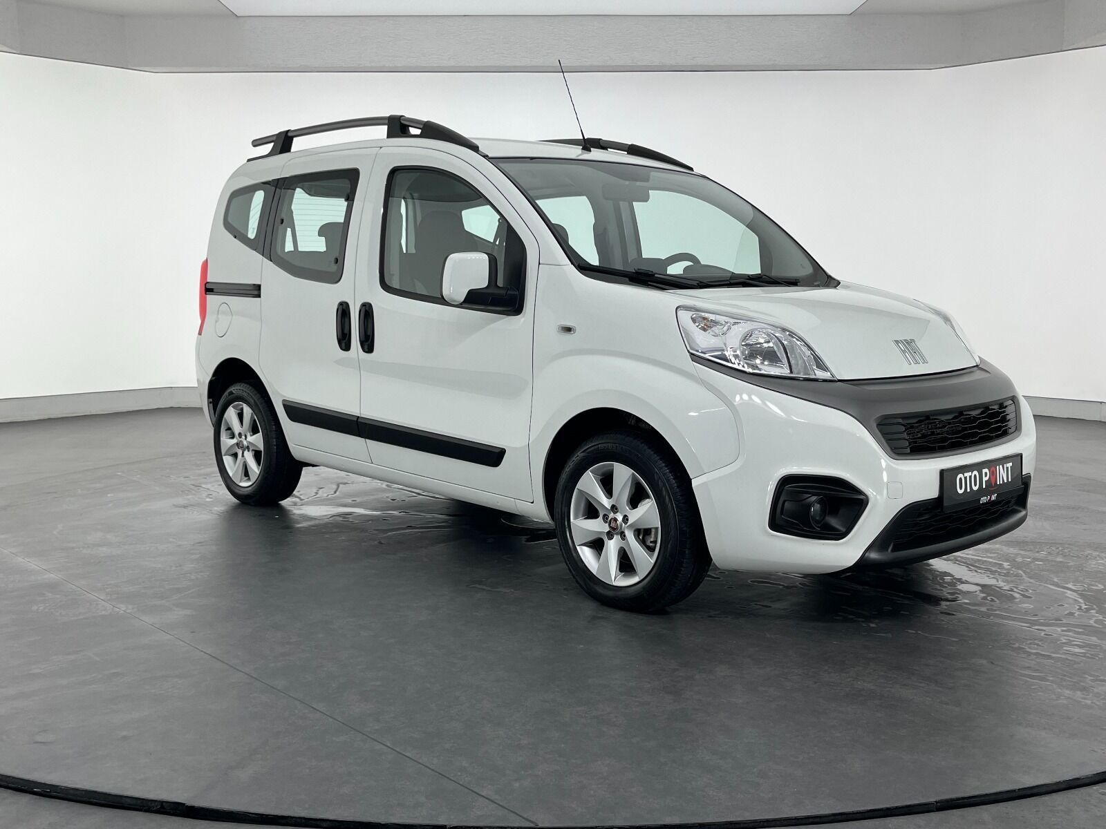 Fiat Fiorino Combi 1.3 MultiJet Safeline - 2024 - Detay