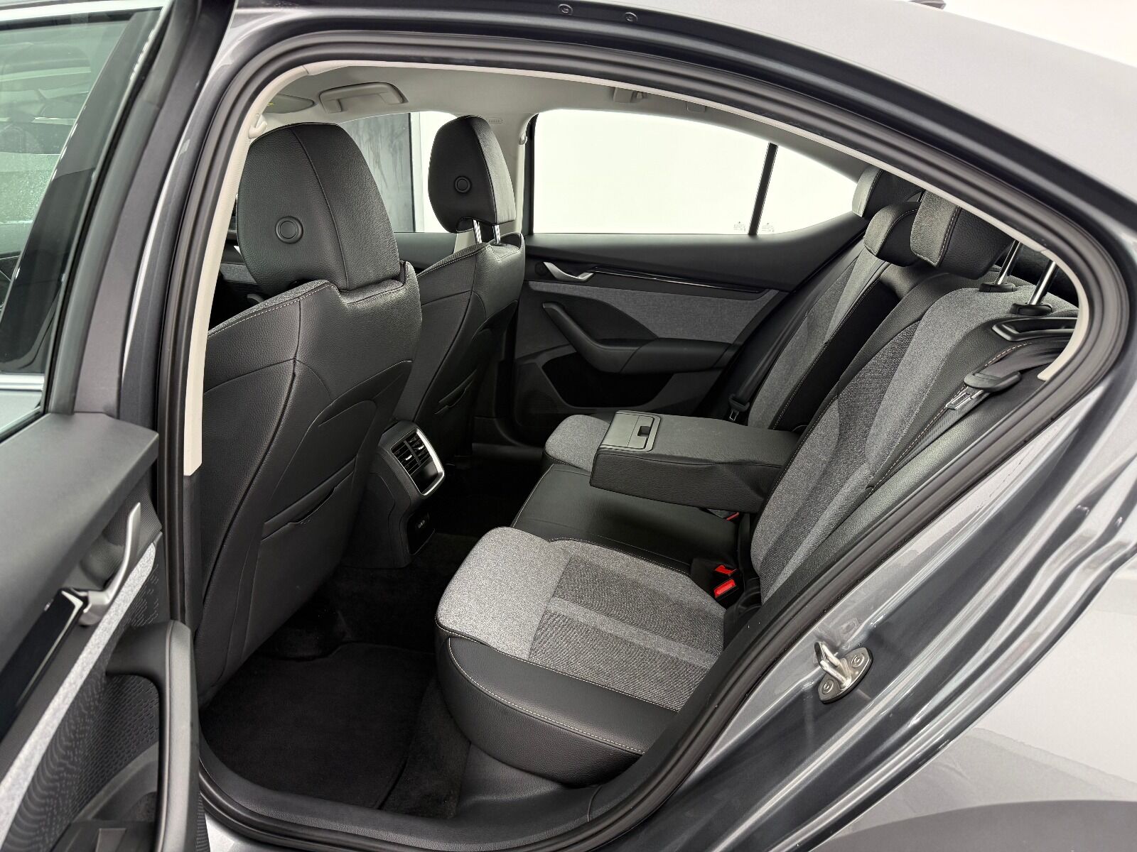 Skoda Octavia 1.5 TSI Mhev Premium DSG - 2025 - Detay