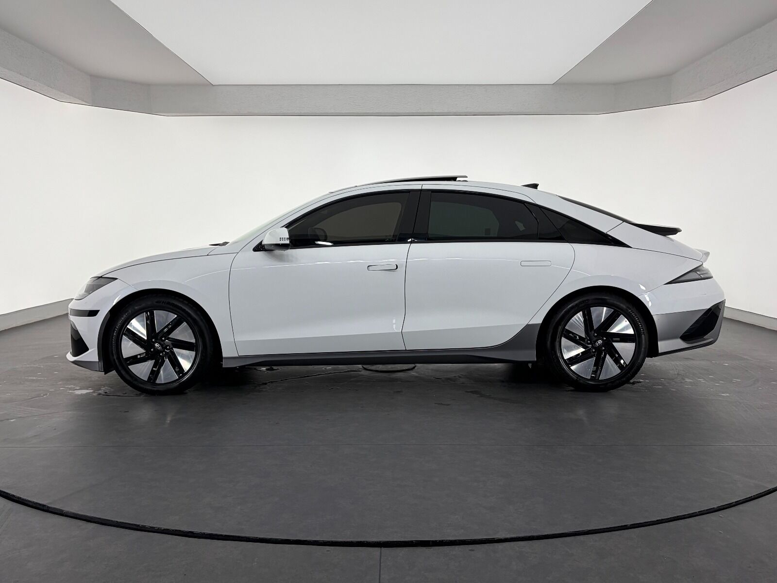 Hyundai Ioniq 6 Advance 111 Kw 4x2 - 2024 - Detay