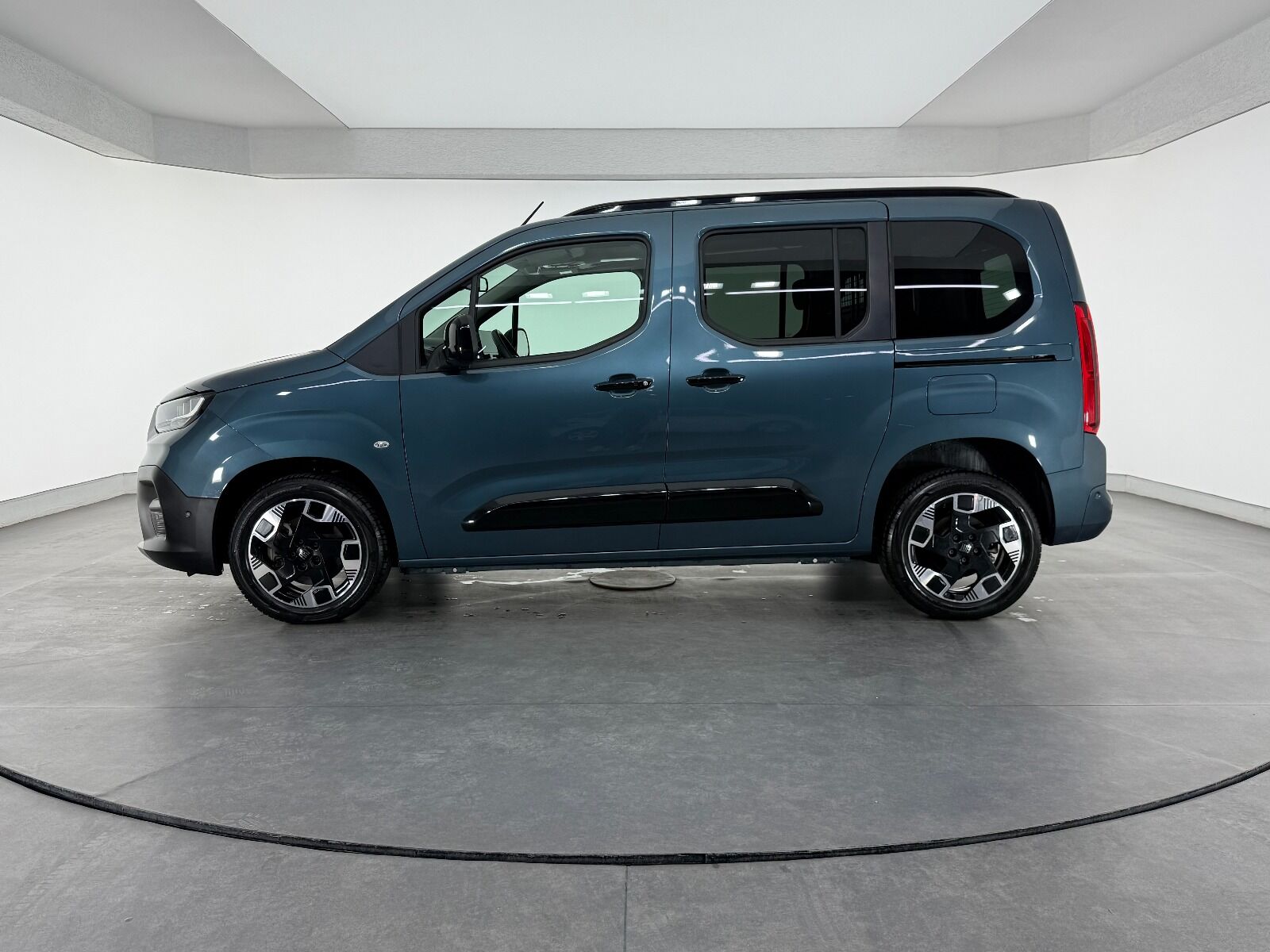 Fiat Doblo Combi 1.5 BlueHDİ Premio Plus - 2025 - Detay