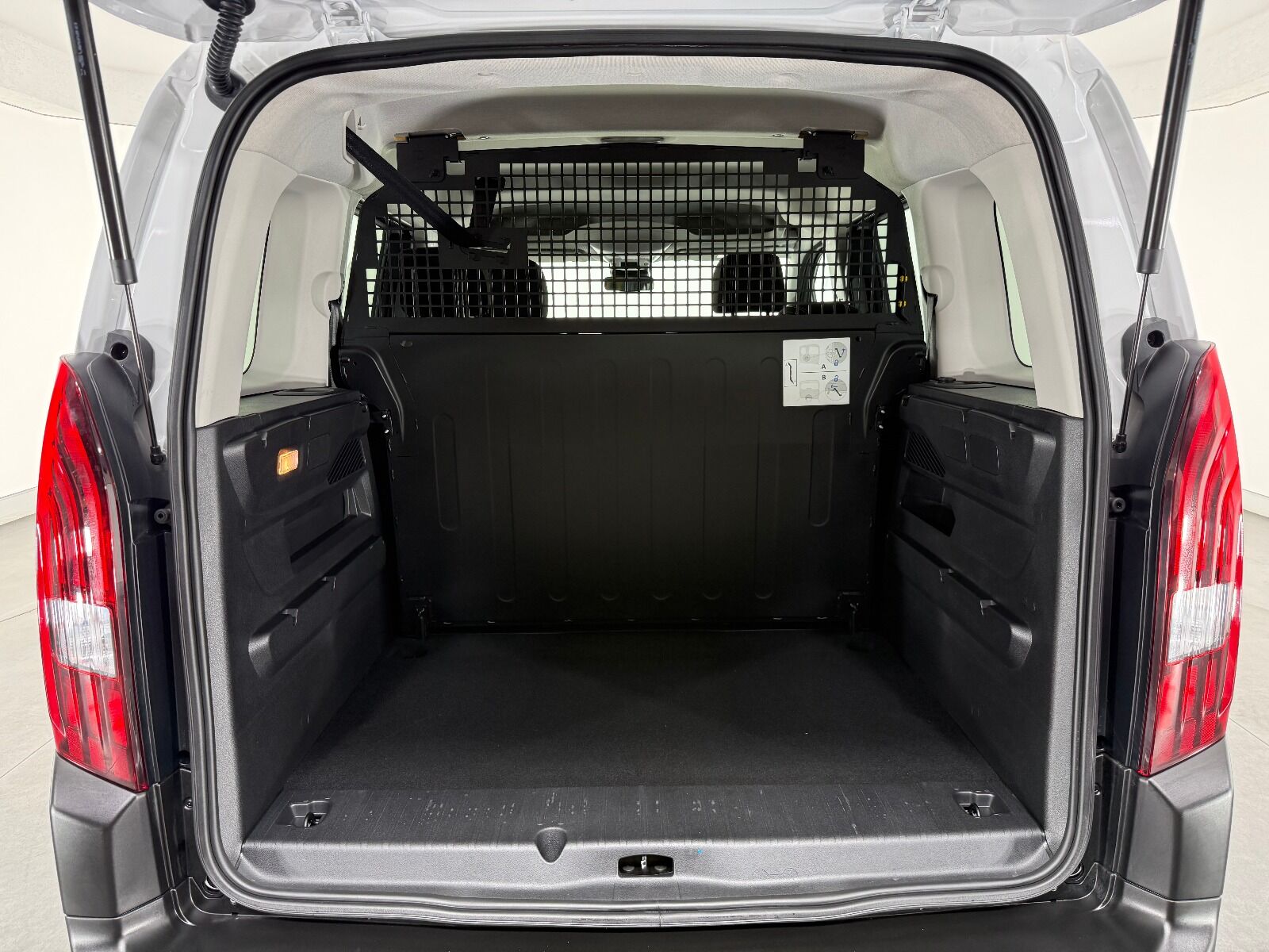 Peugeot Rifter 1.5 BlueHDI Allure EAT8 - 2026 - Detay
