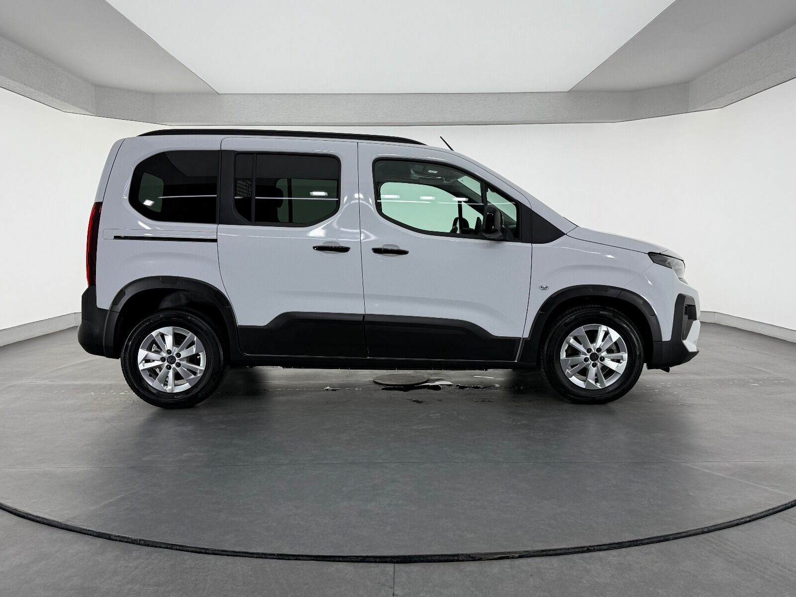 Peugeot Rifter 1.5 BlueHDI Allure EAT8 - 2026 - Detay