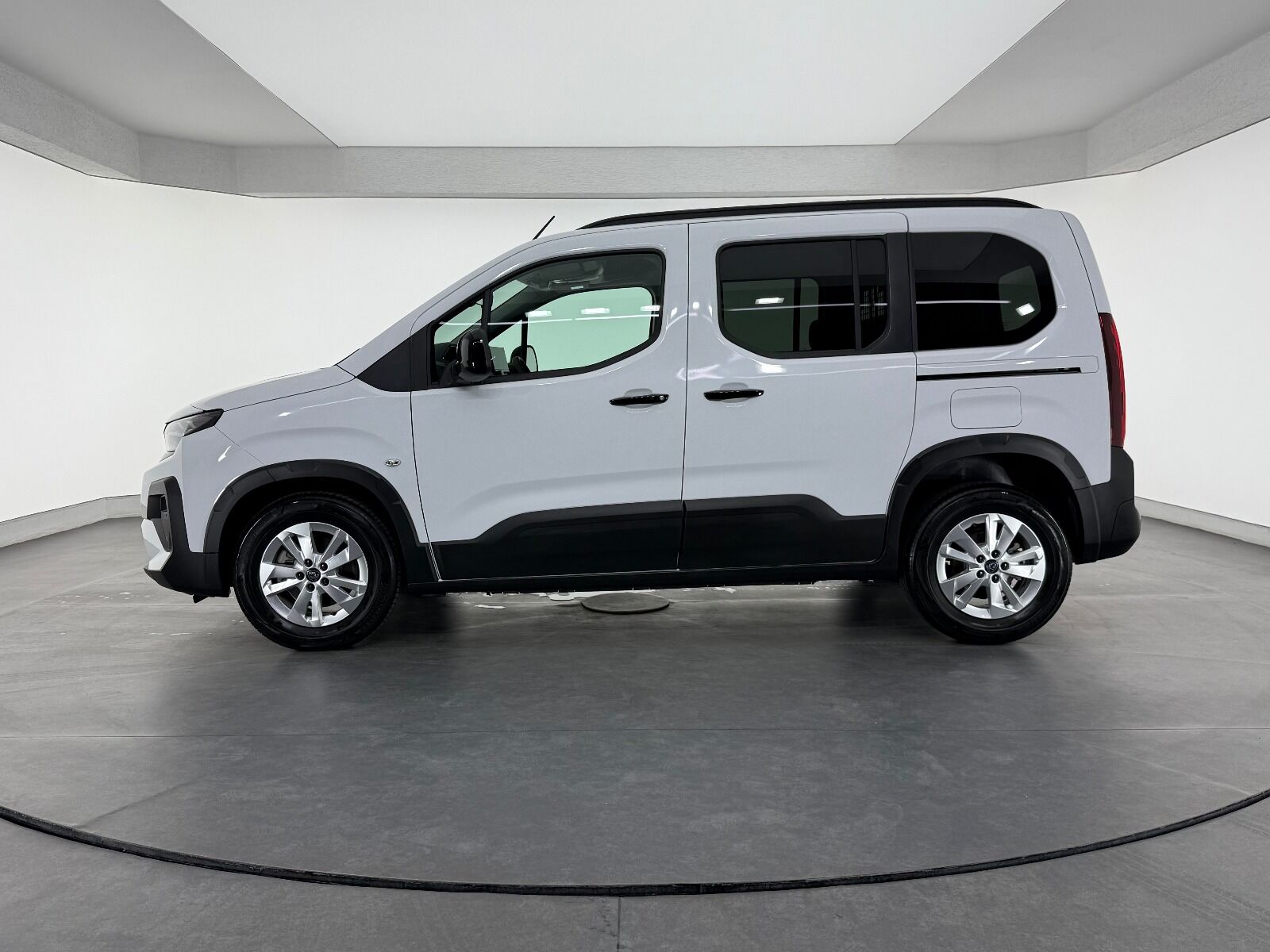 Peugeot Rifter 1.5 BlueHDI Allure EAT8 - 2026 - Detay