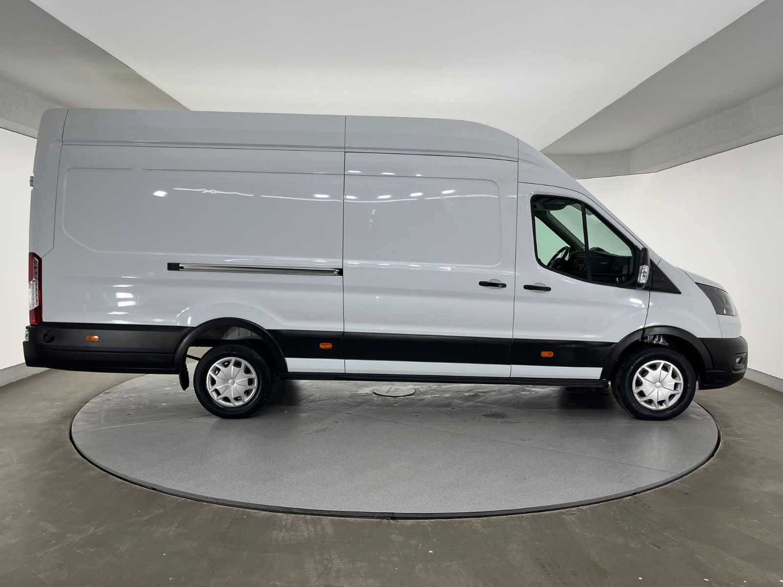 Ford Transit 350 E - 2023 - Detay
