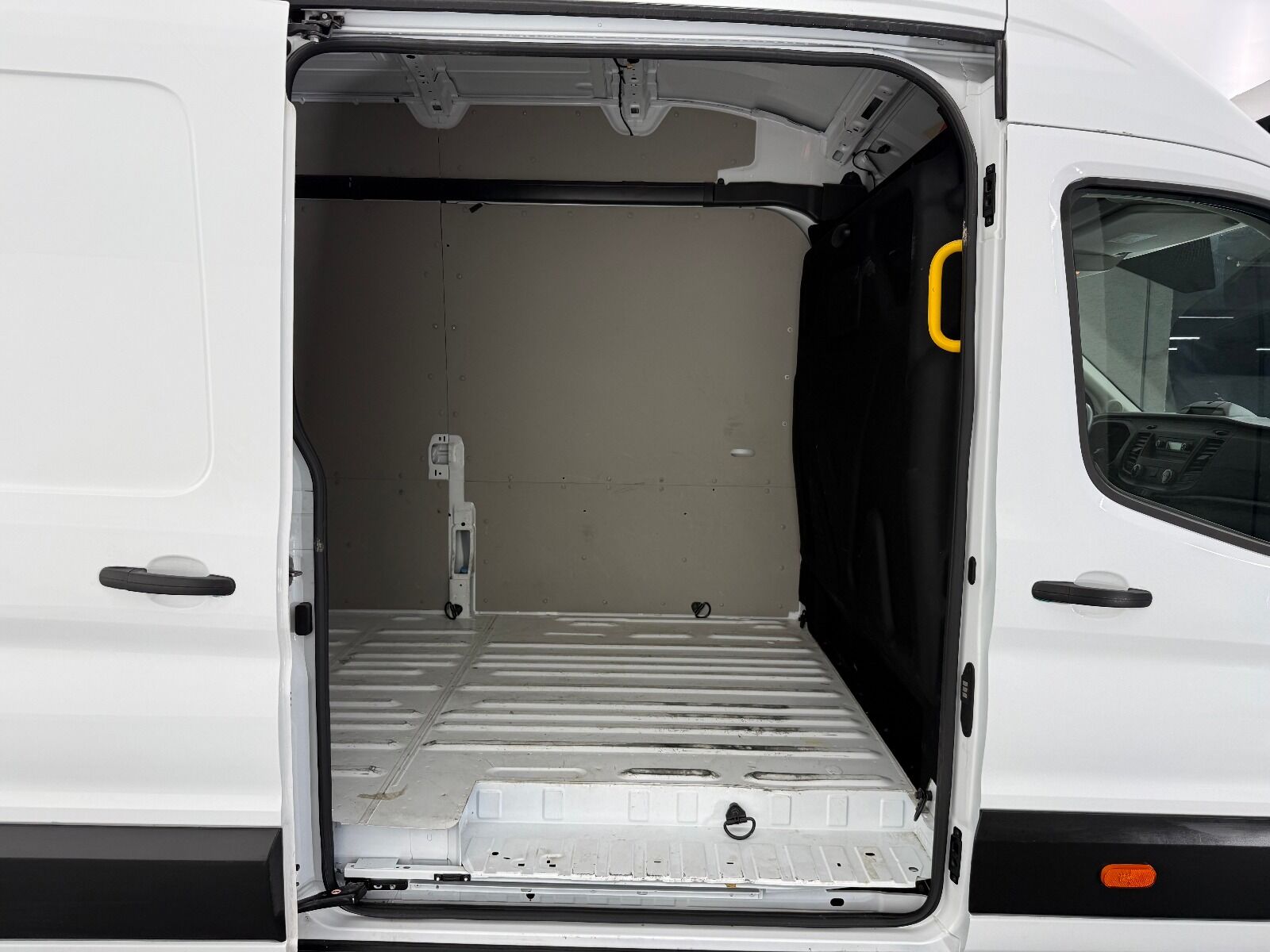 Ford Transit 350 E - 2023 - Detay