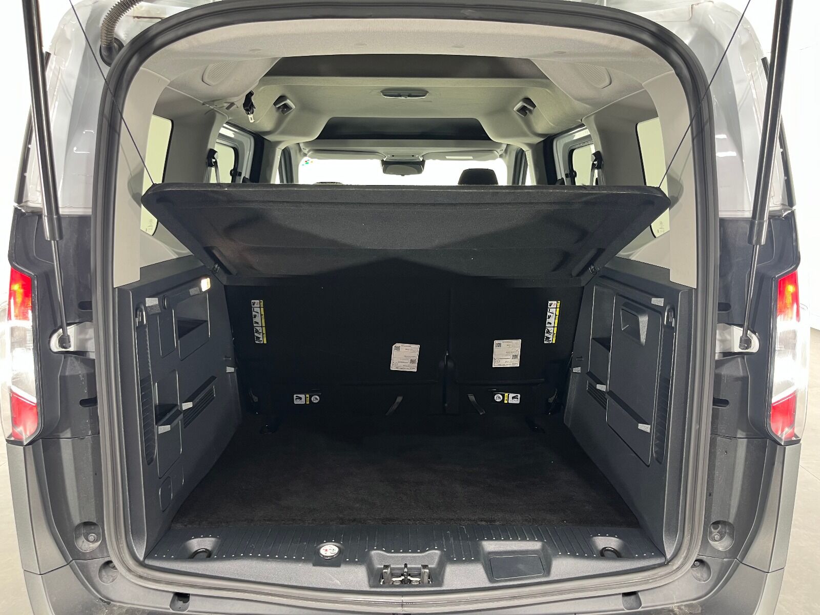 Ford Tourneo Courier 1.5L EcoBlue Deluxe - 2024 - Detay