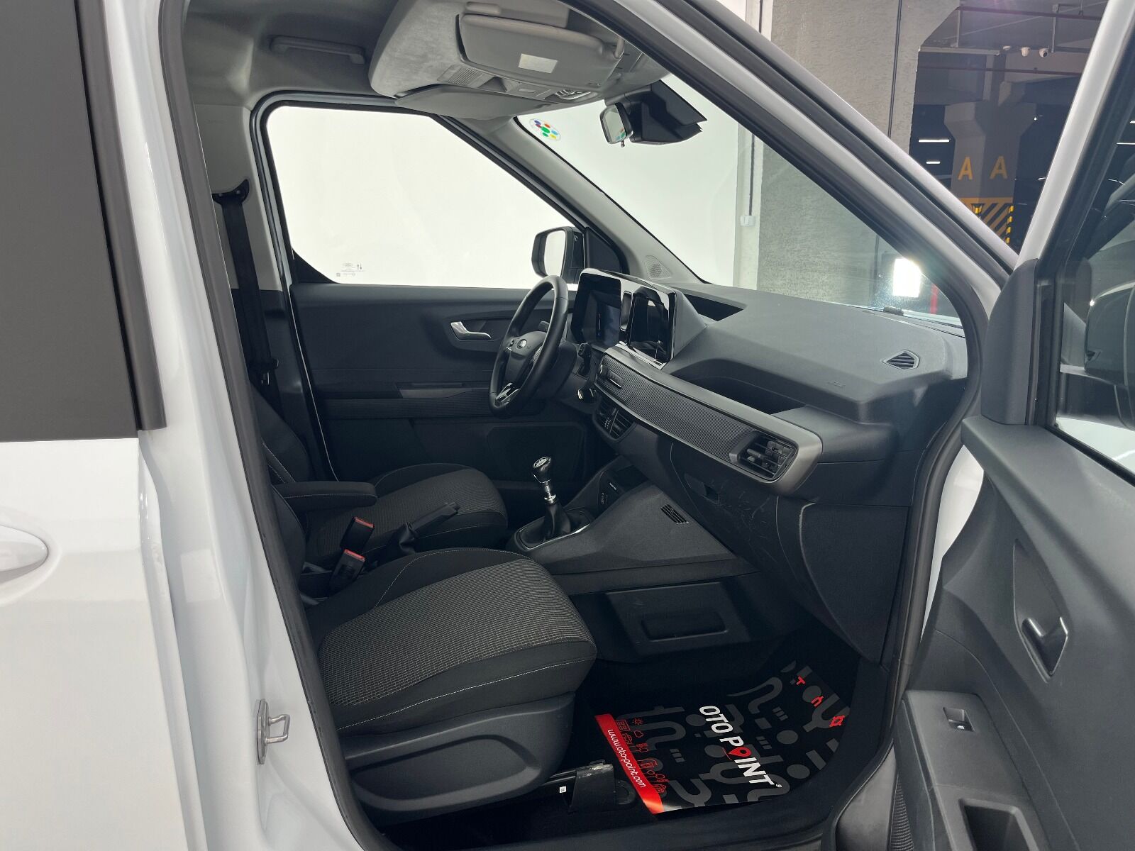 Ford Tourneo Courier 1.5L EcoBlue Deluxe - 2024 - Detay