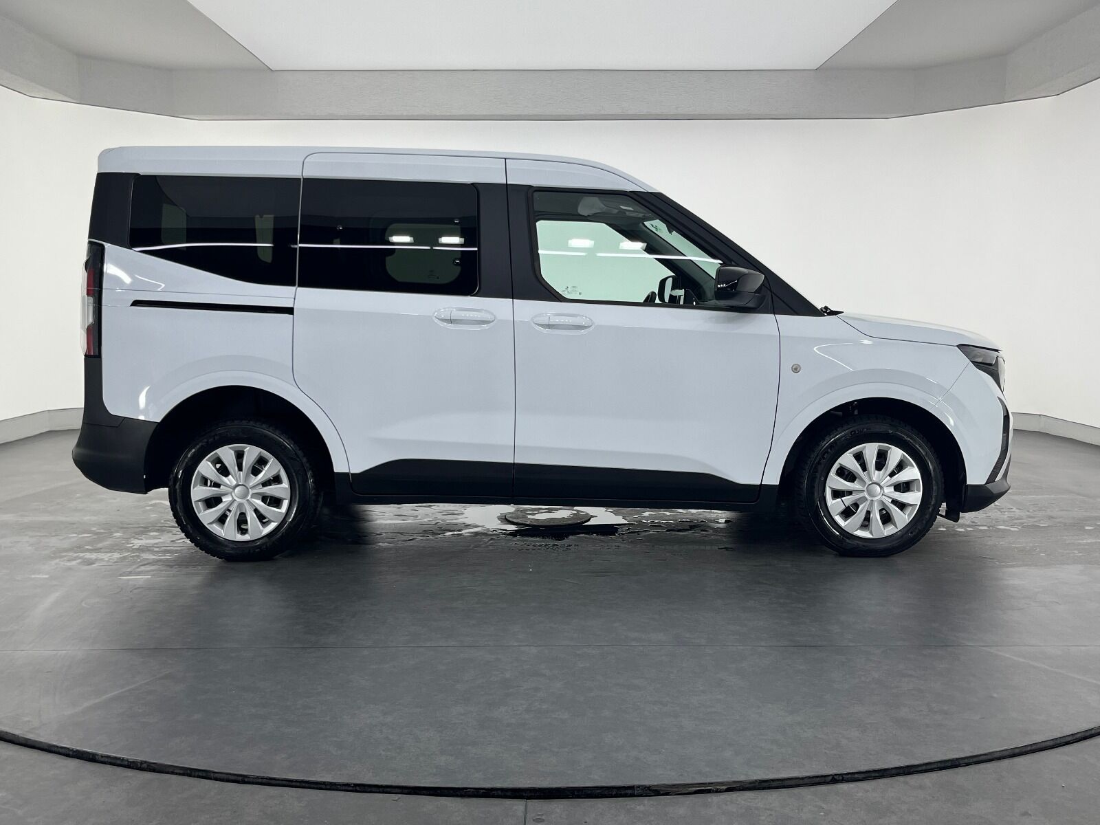 Ford Tourneo Courier 1.5L EcoBlue Deluxe - 2024 - Detay