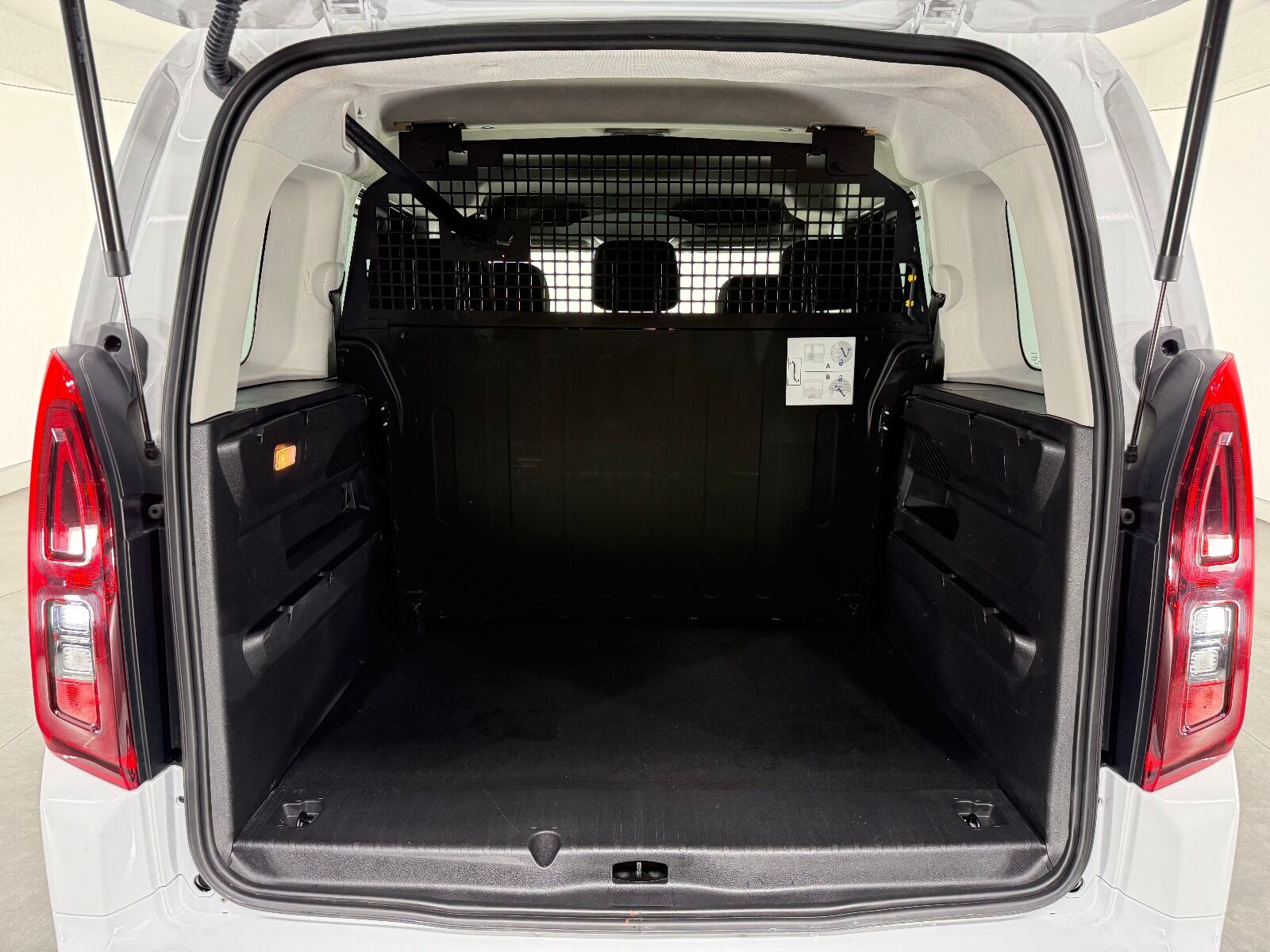 Opel Combo 1.5 D Essential - 2026 - Detay