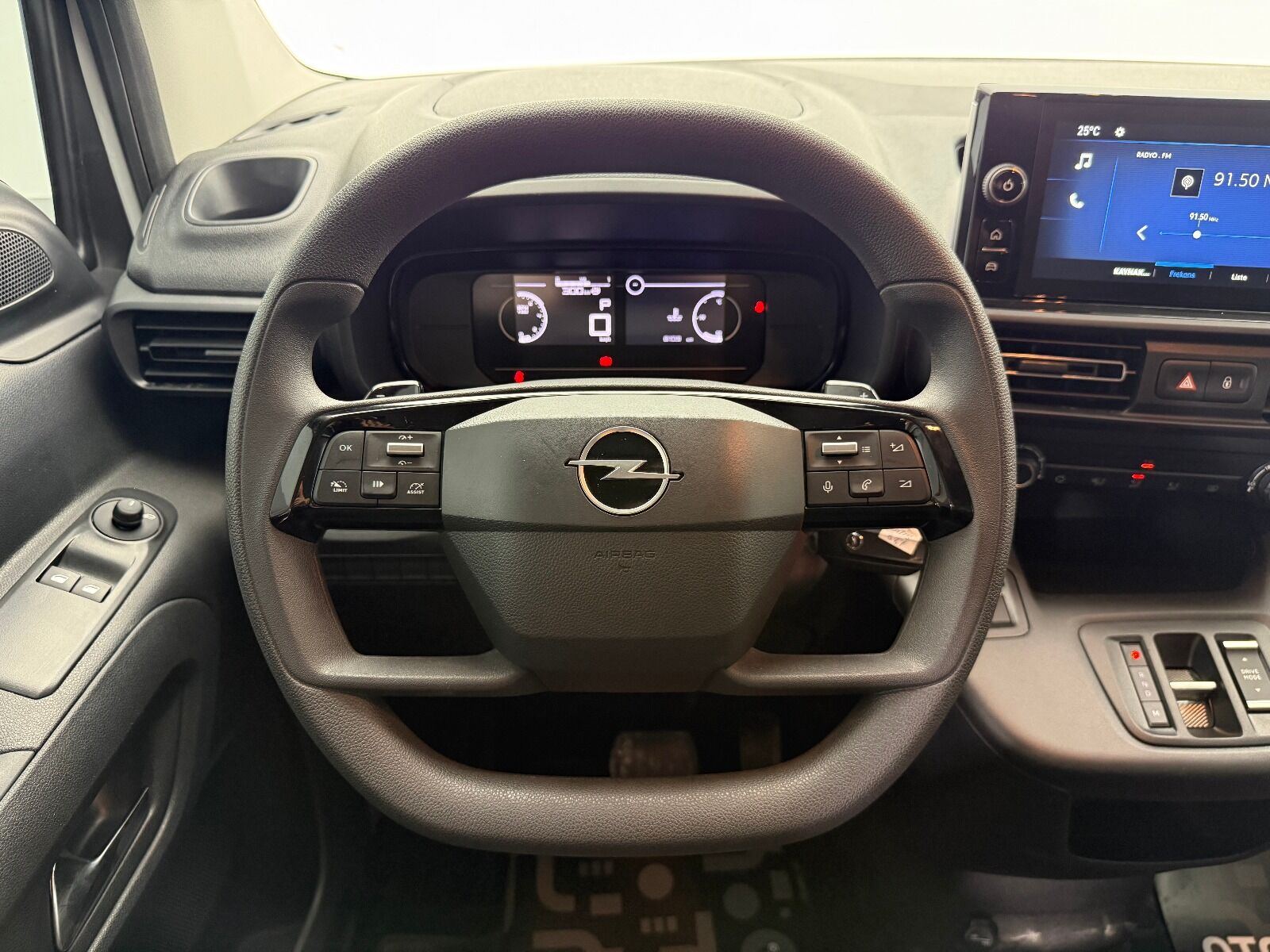 Opel Combo 1.5 D Essential - 2026 - Detay
