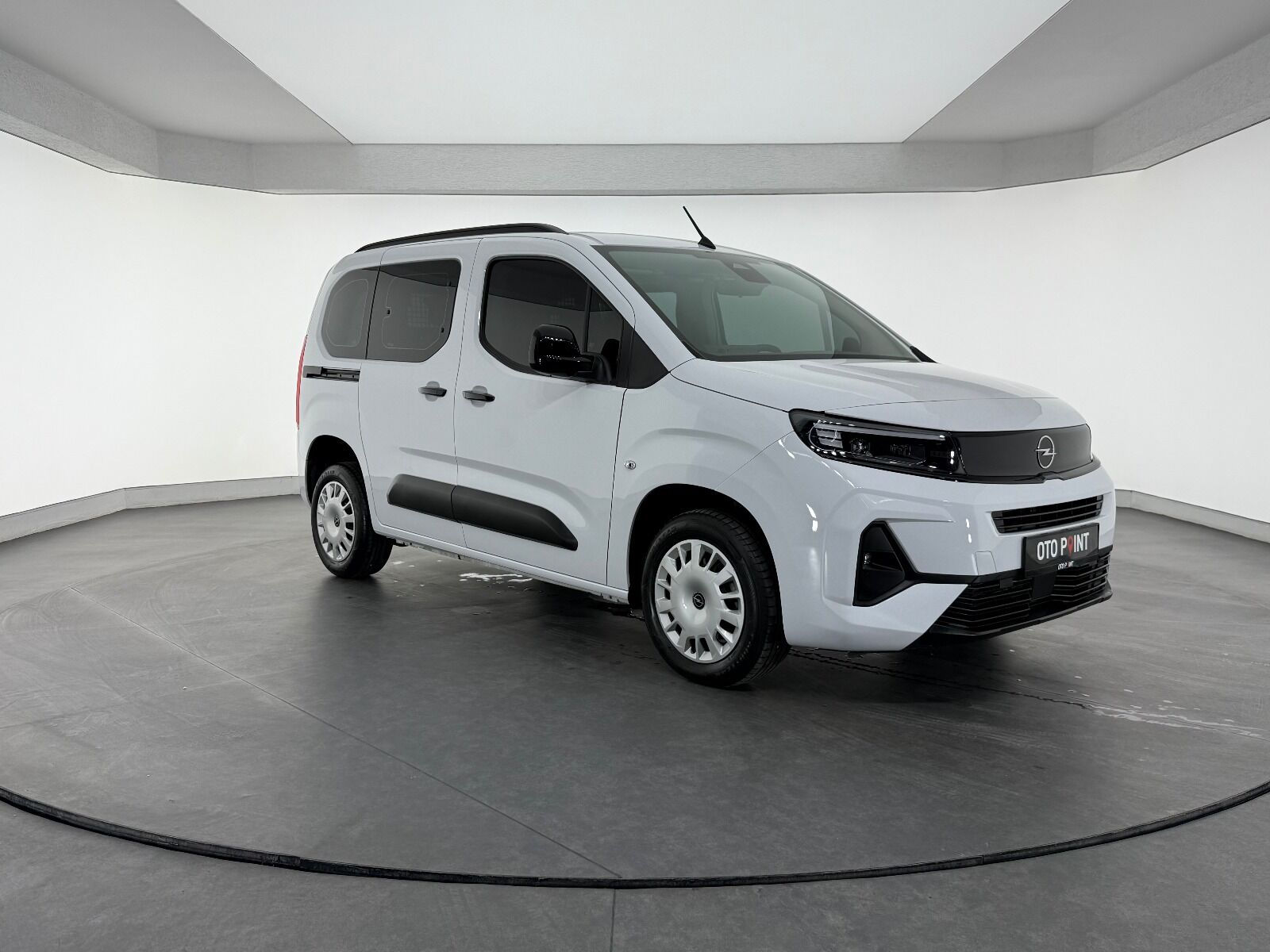 Opel Combo 1.5 D Essential - 2026 - Detay