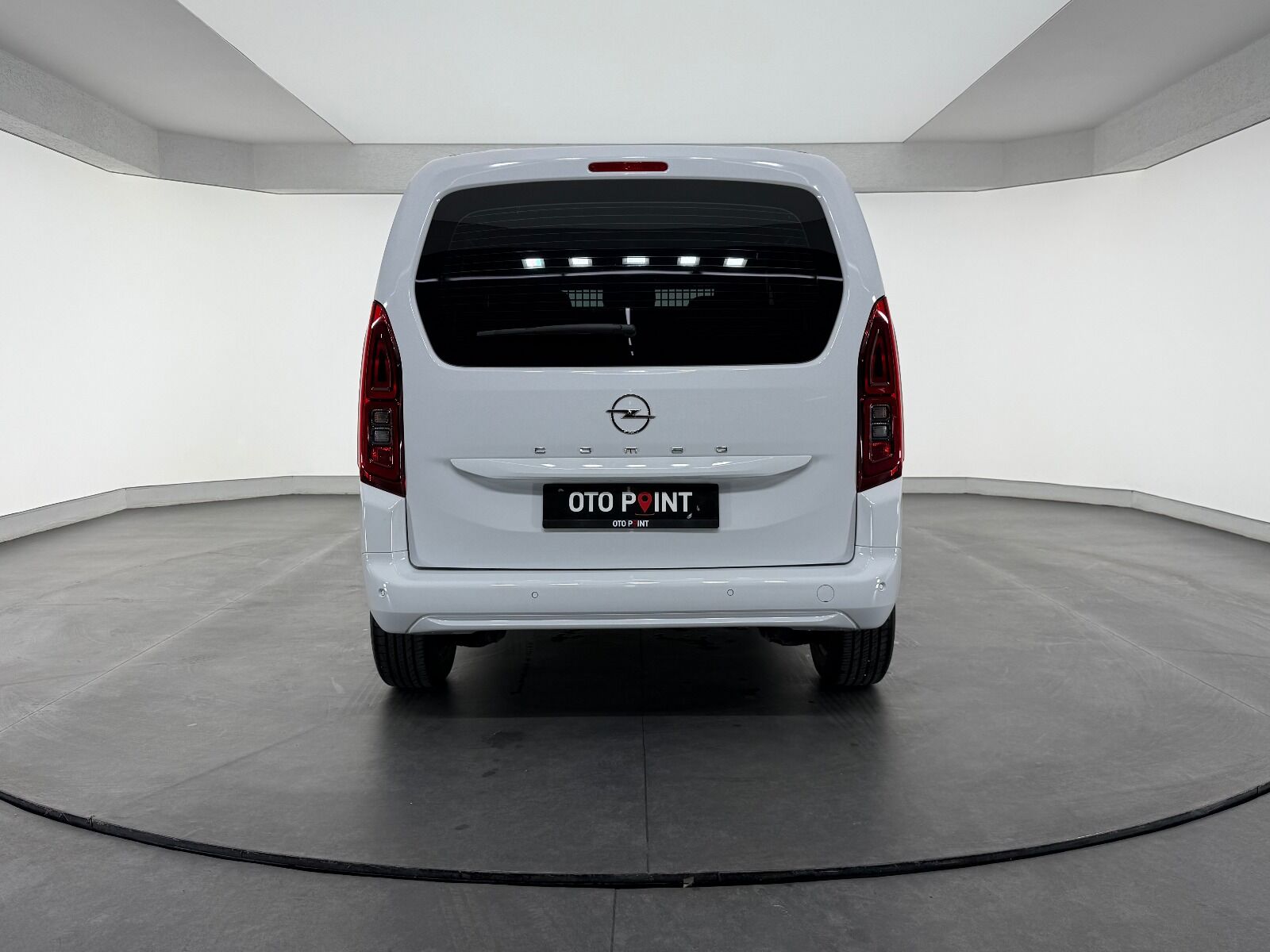 Opel Combo 1.5 D Essential - 2026 - Detay