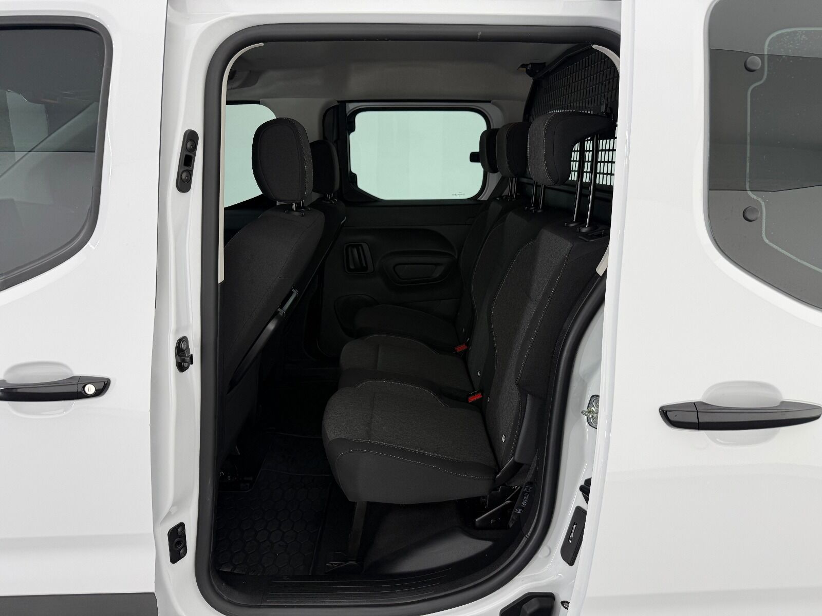 Opel Combo 1.5 D Essential - 2026 - Detay