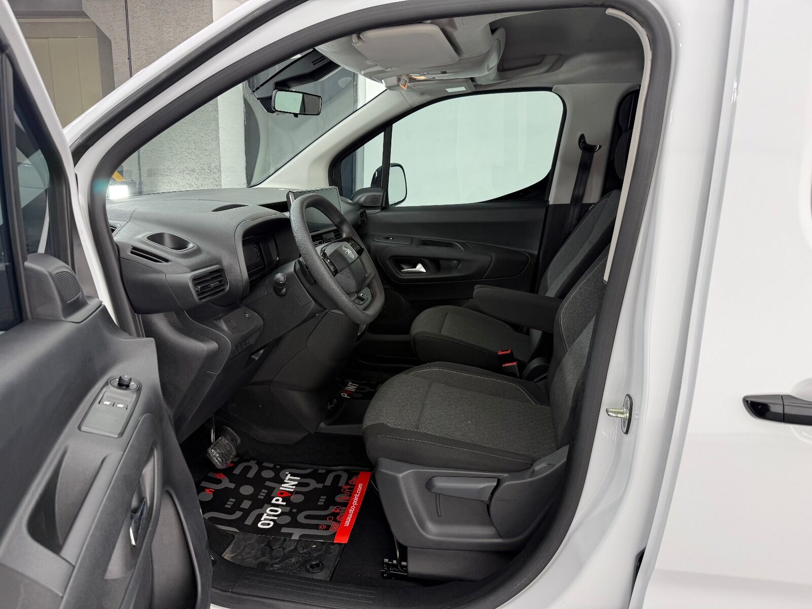 Opel Combo 1.5 D Essential - 2026 - Detay
