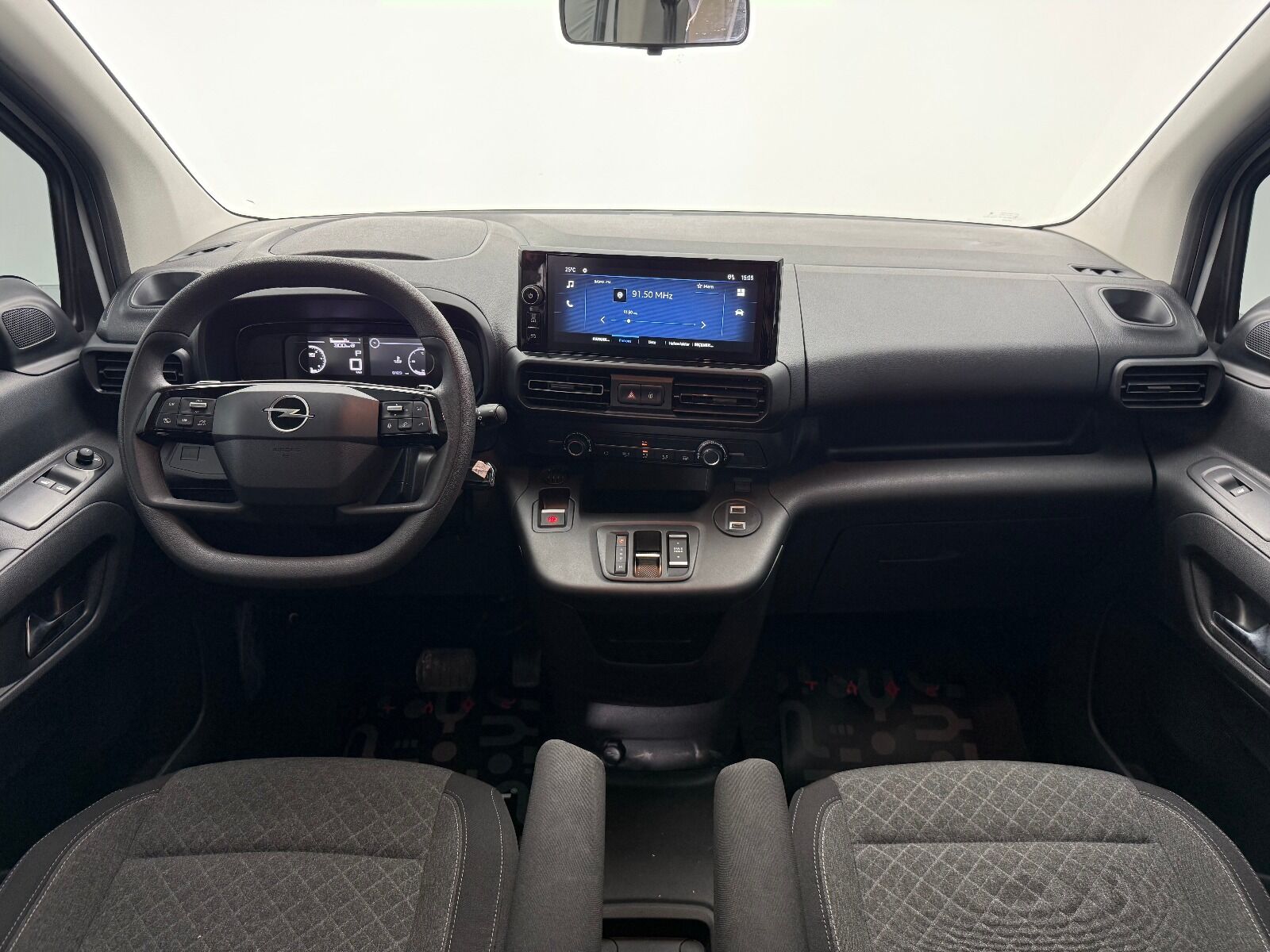 Opel Combo 1.5 D Essential - 2026 - Detay