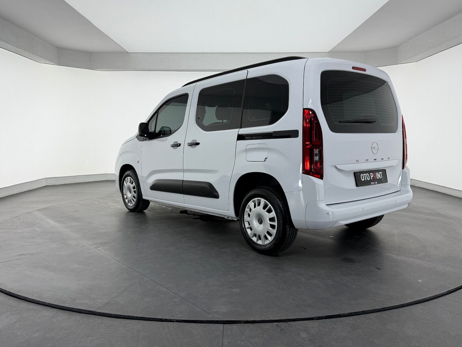 Opel Combo 1.5 D Essential - 2026 - Detay
