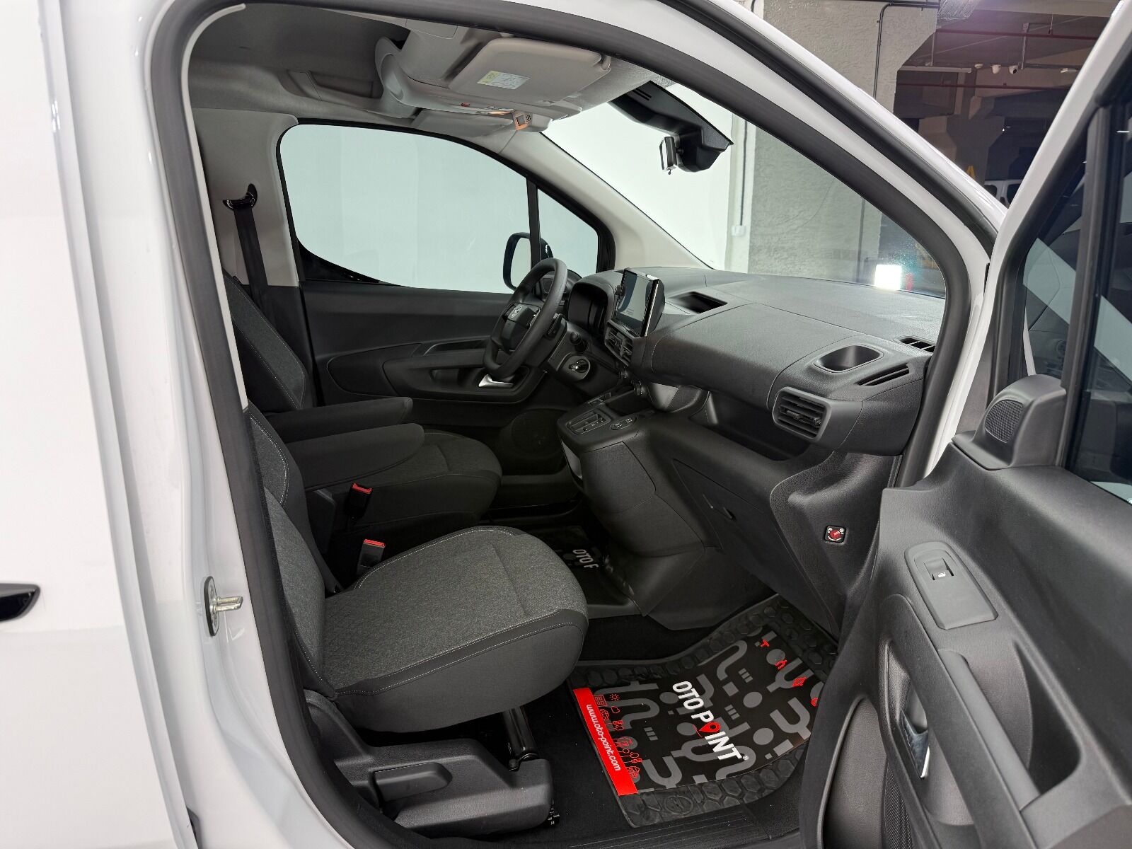Opel Combo 1.5 D Essential - 2026 - Detay