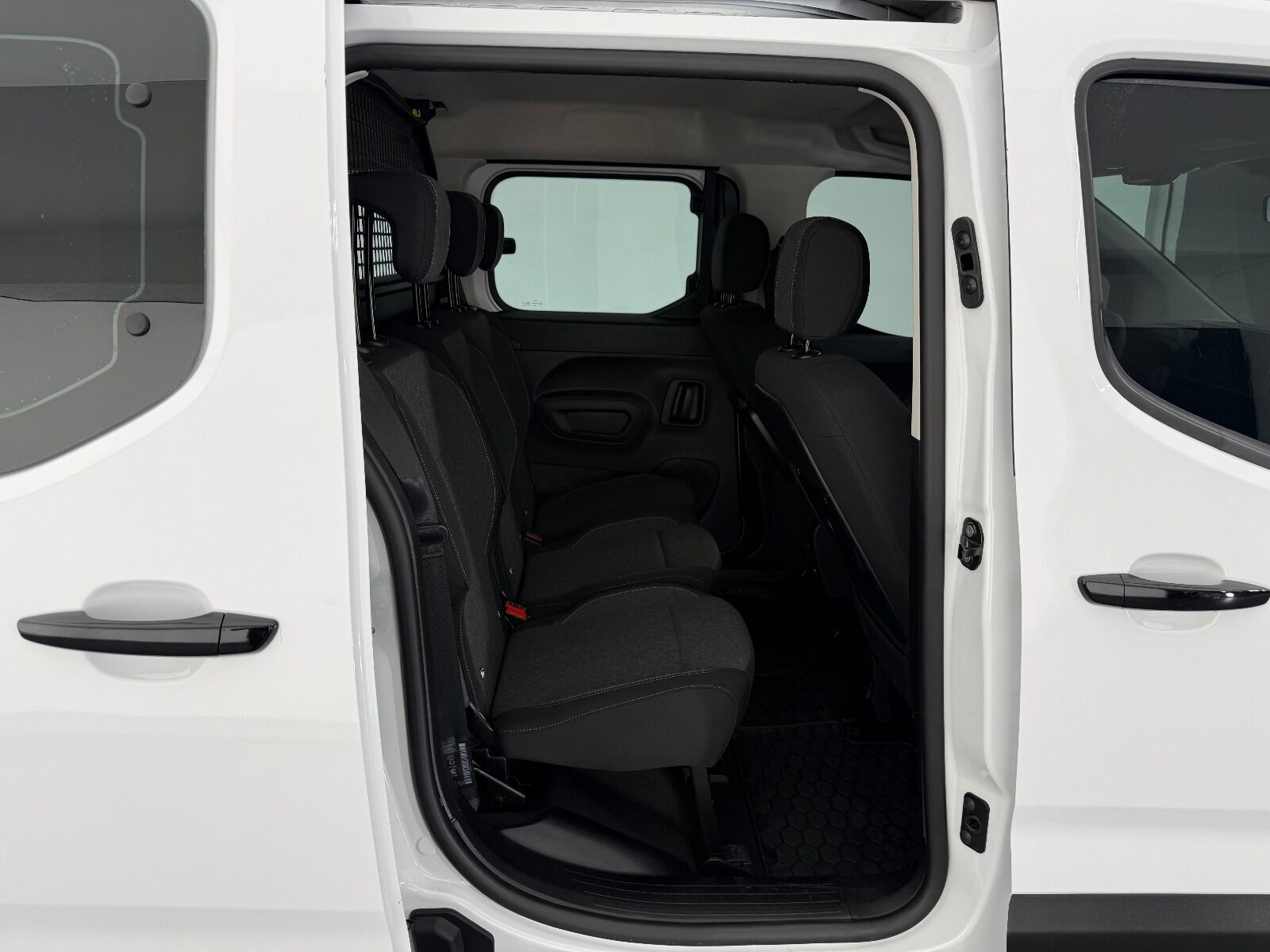 Opel Combo 1.5 D Essential - 2026 - Detay