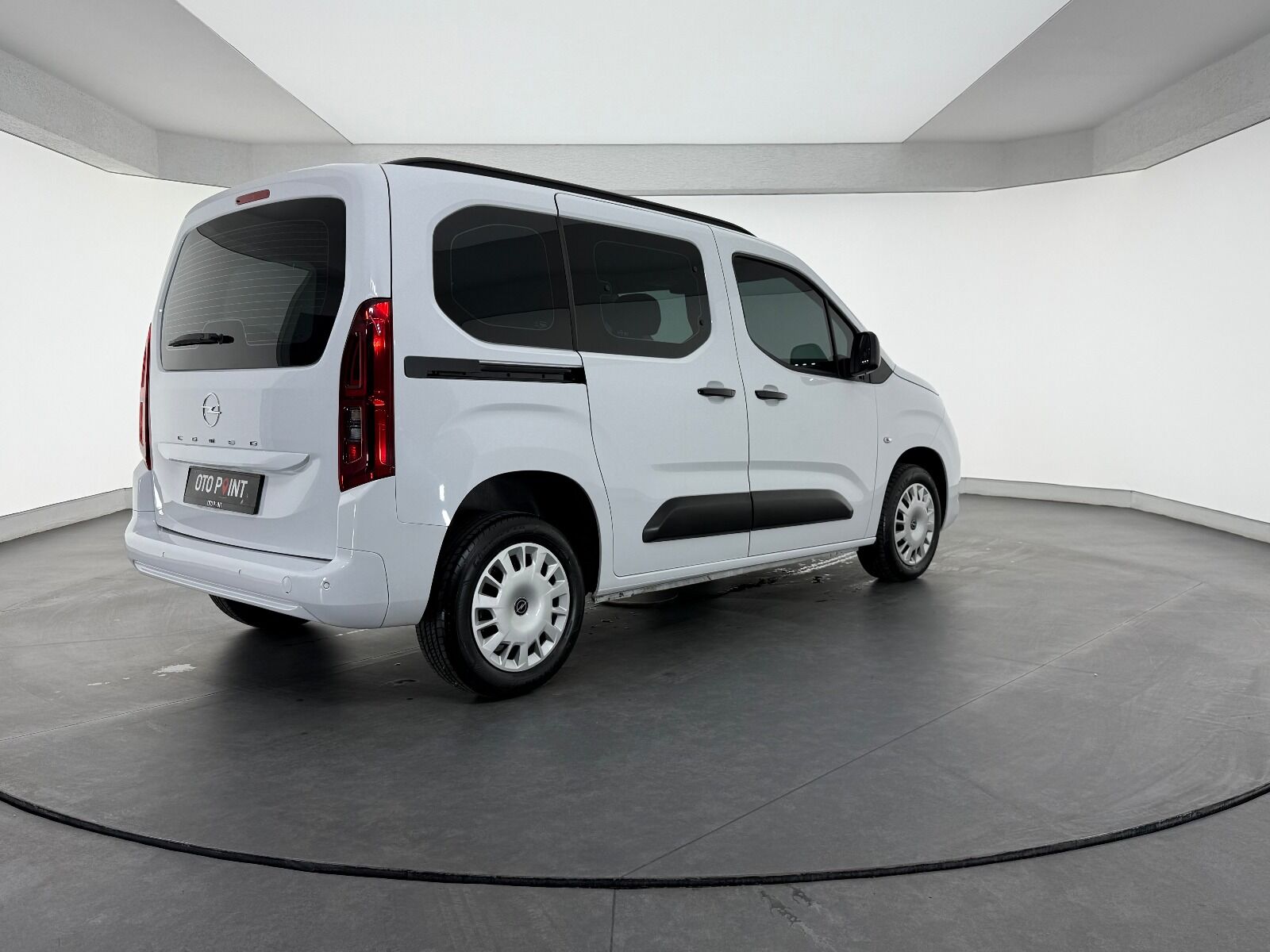 Opel Combo 1.5 D Essential - 2026 - Detay