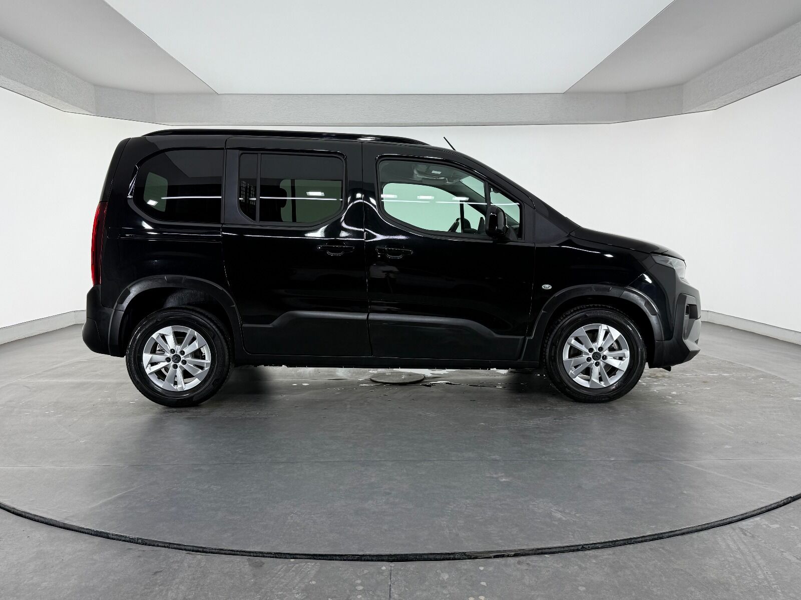 Peugeot Rifter 1.5 BlueHDI Allure EAT8 - 2026 - Detay